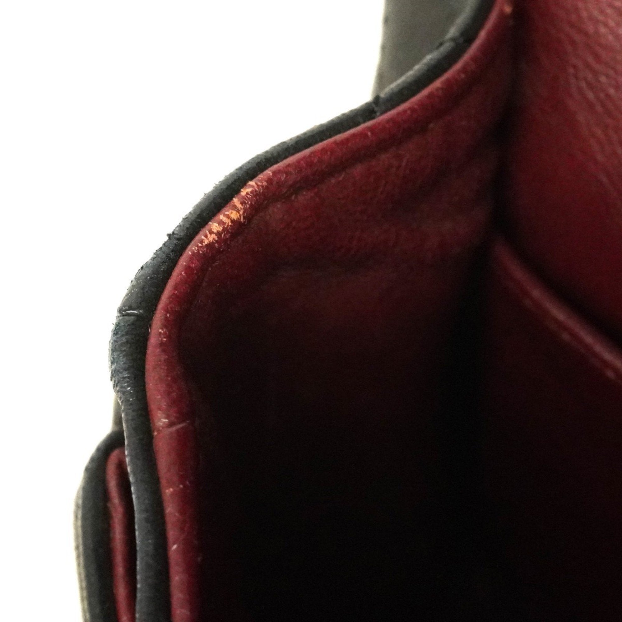 Chanel Black Leather Shoulder Bag (Pre-Owned)