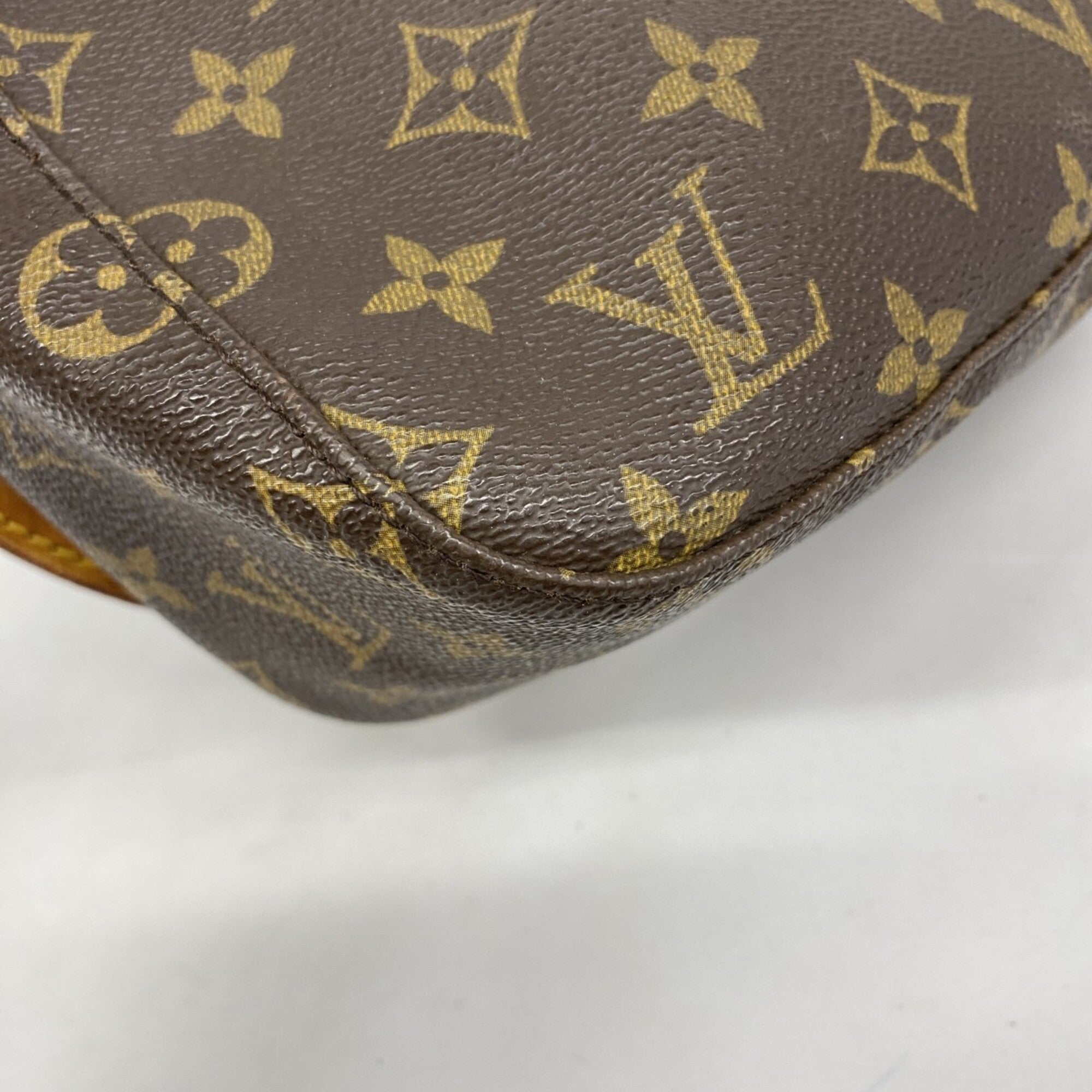 Louis Vuitton Brown Shoulder Bag (Pre-Owned)