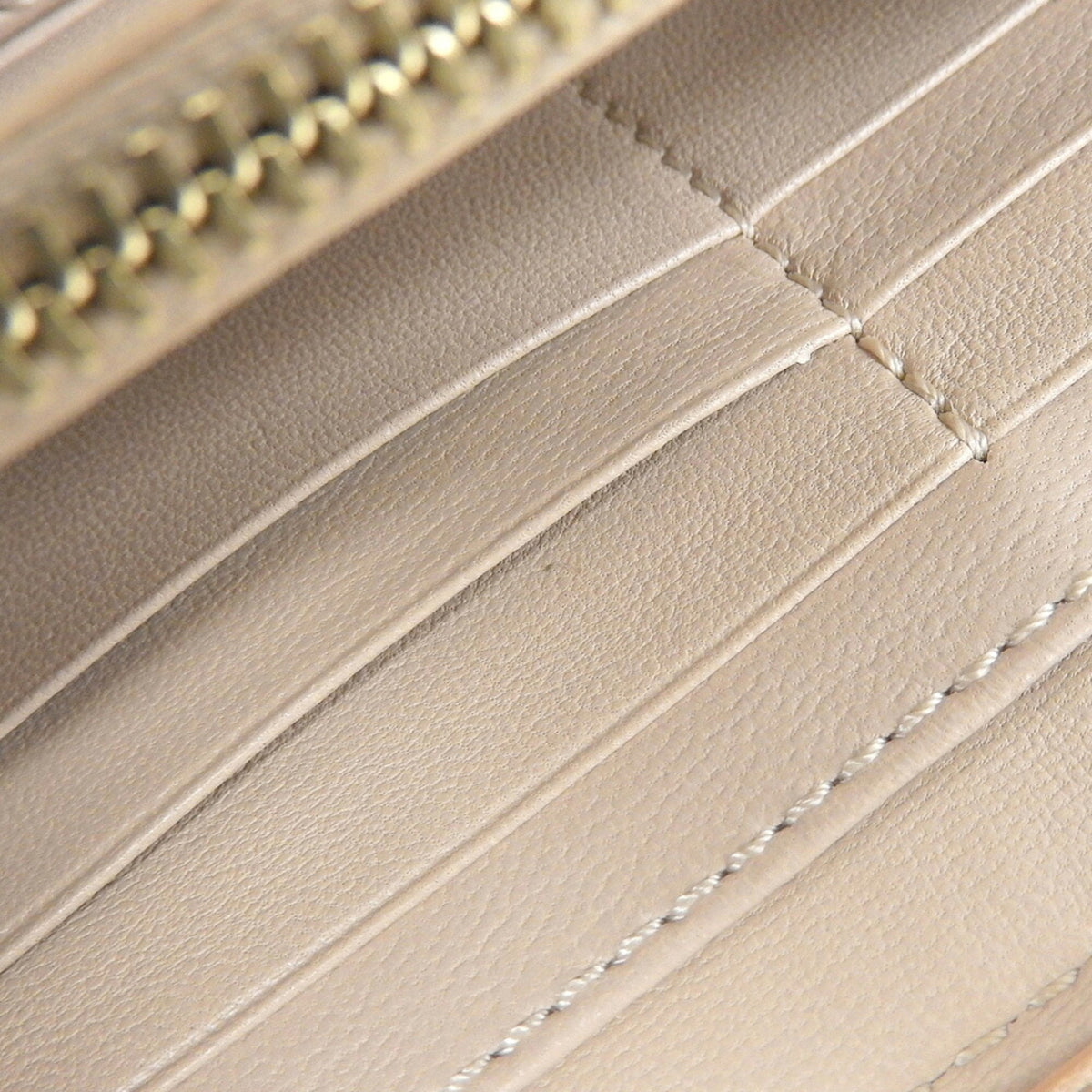 Chloé Light Pink Leather Long Wallet (Bi-Fold) (Pre-Owned)