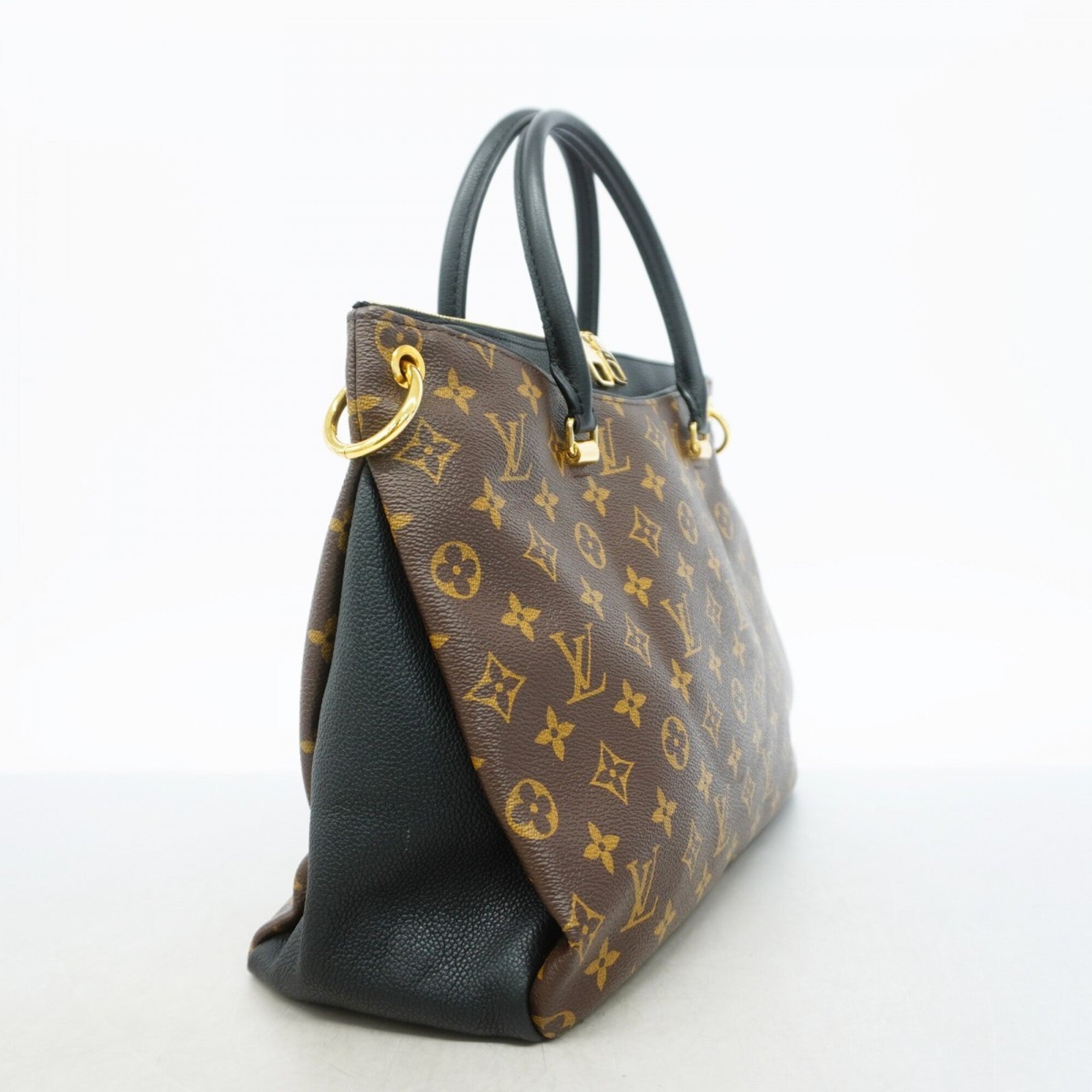 Louis Vuitton Noir Handbag (Pre-Owned)