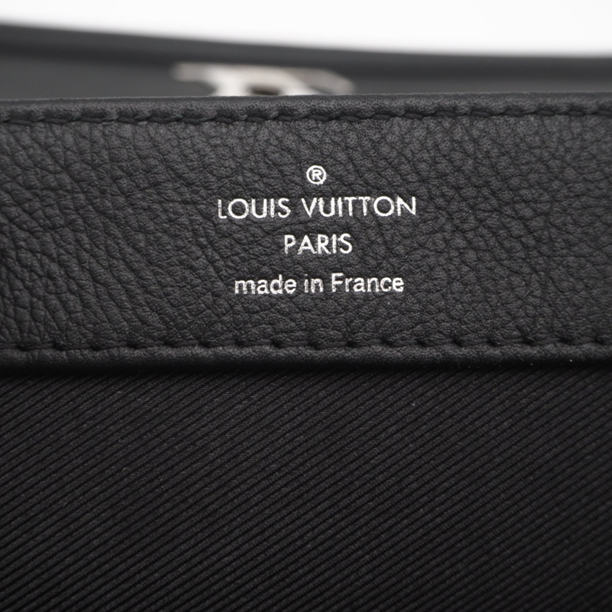 Louis Vuitton Black Leather Shoulder Bag (Pre-Owned)