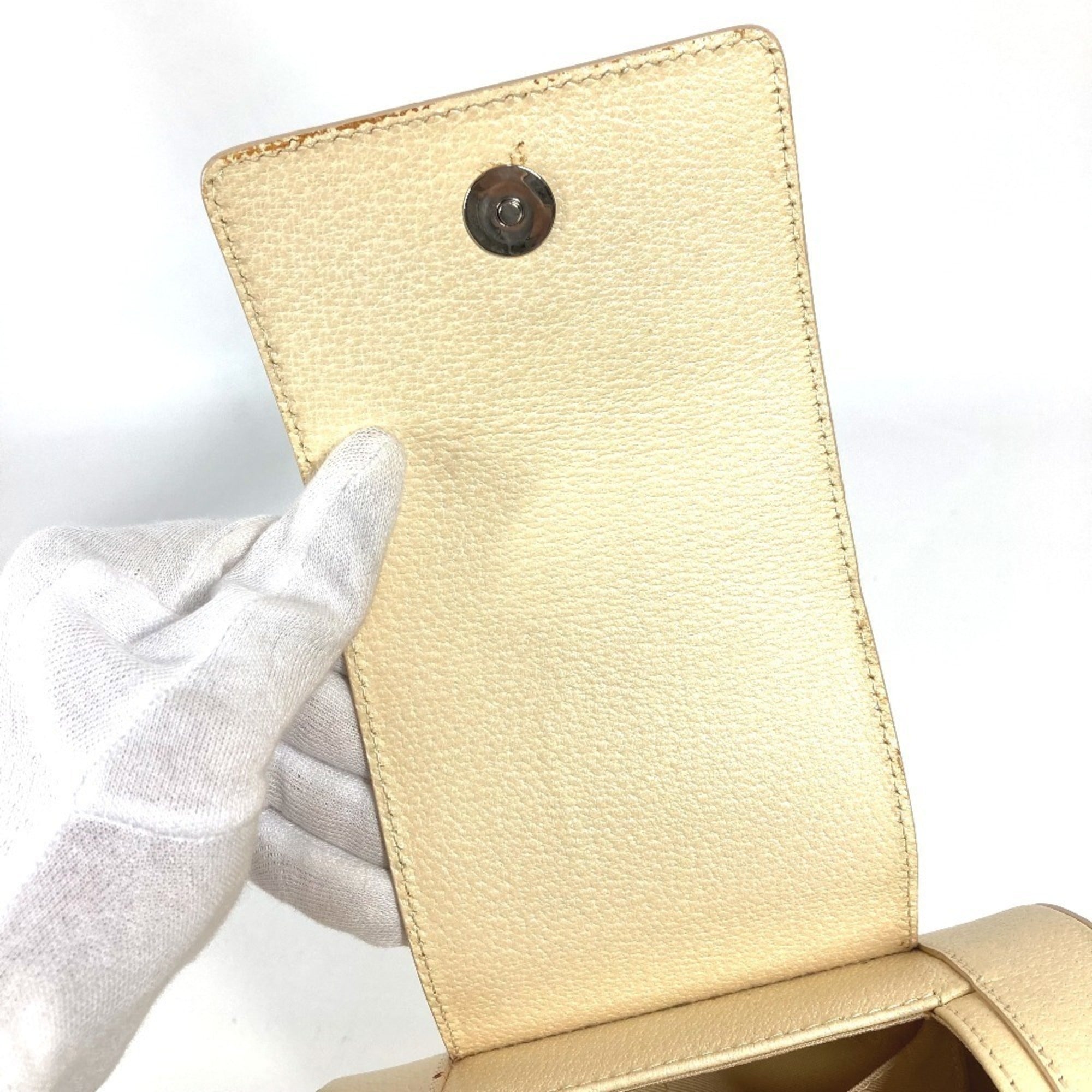 Bvlgari White Leather Shoulder Bag (Pre-Owned)