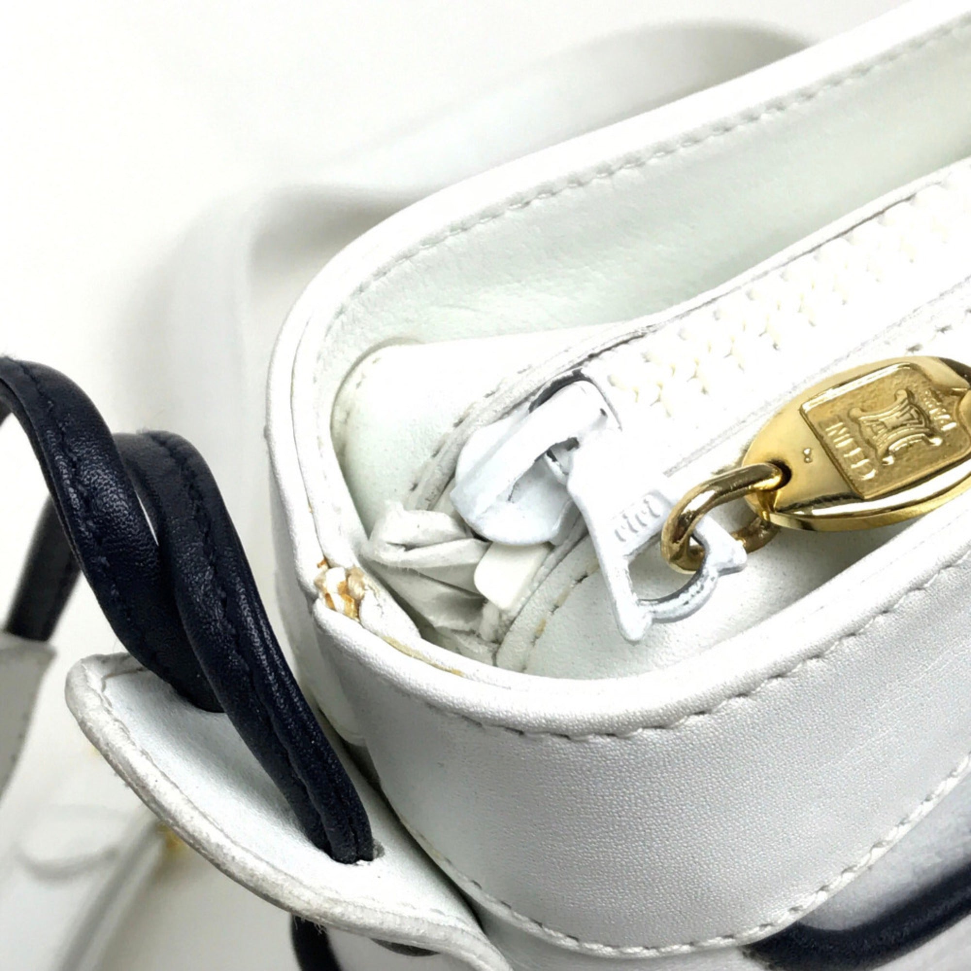 Celine White Leather Shoulder Bag (Pre-Owned)