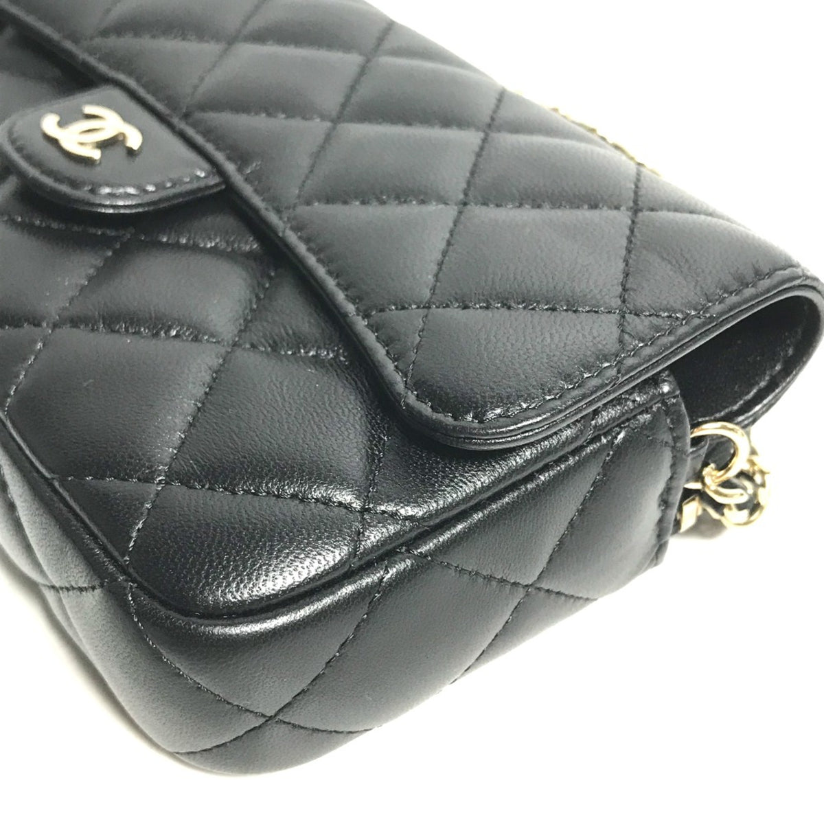 Chanel Black Leather Shoulder Bag (Pre-Owned)