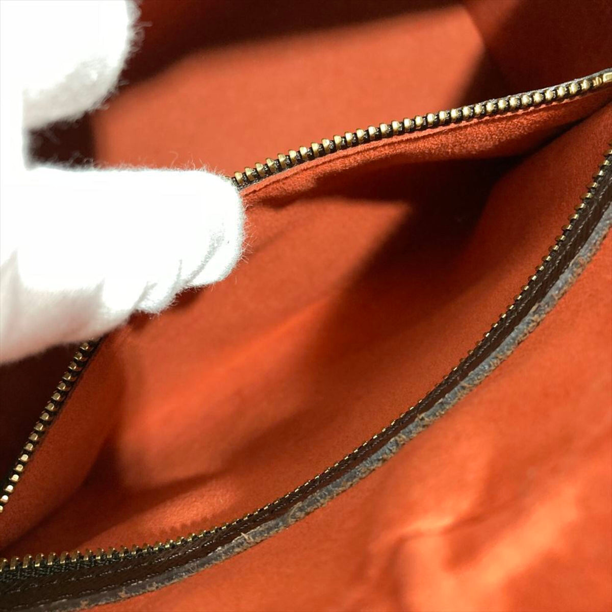 Louis Vuitton Brown Handbag (Pre-Owned)