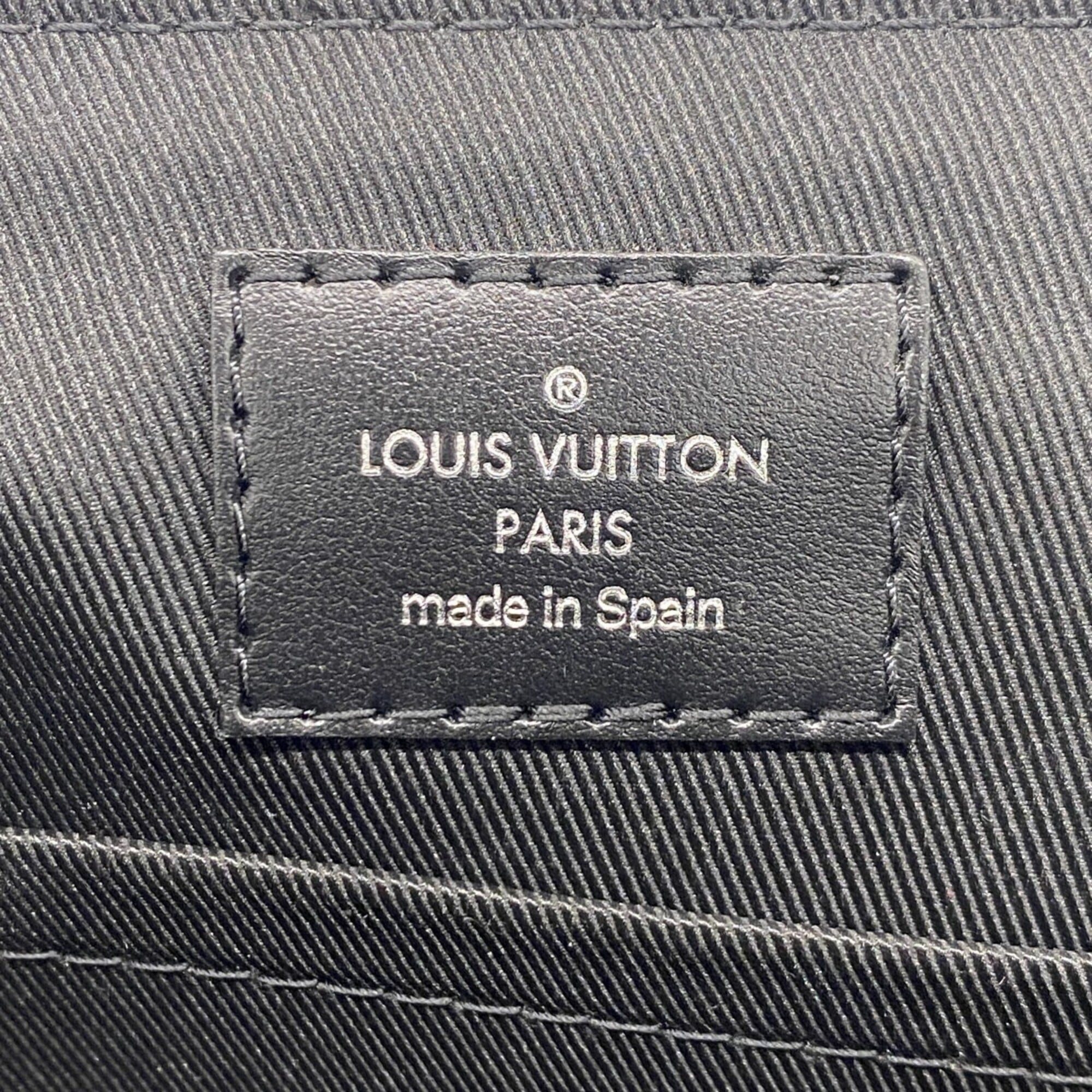 Louis Vuitton Black Shoulder Bag (Pre-Owned)