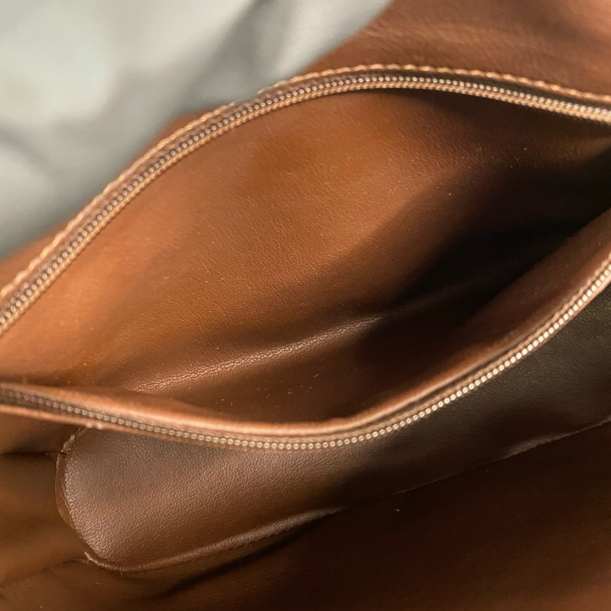 Yves Saint Laurent Brown Leather Shoulder Bag (Pre-Owned)