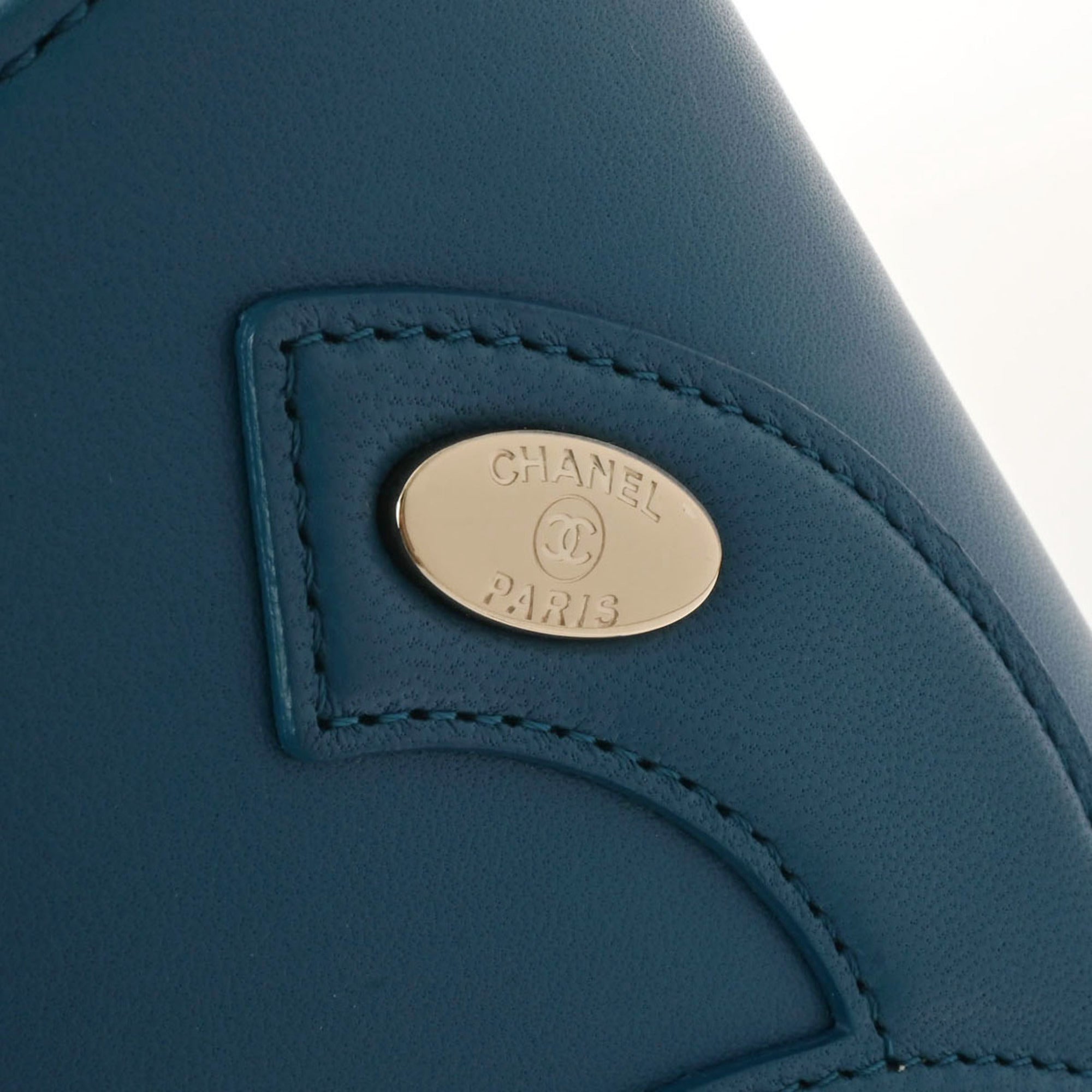 Chanel Blue Leather Shoulder Bag (Pre-Owned)