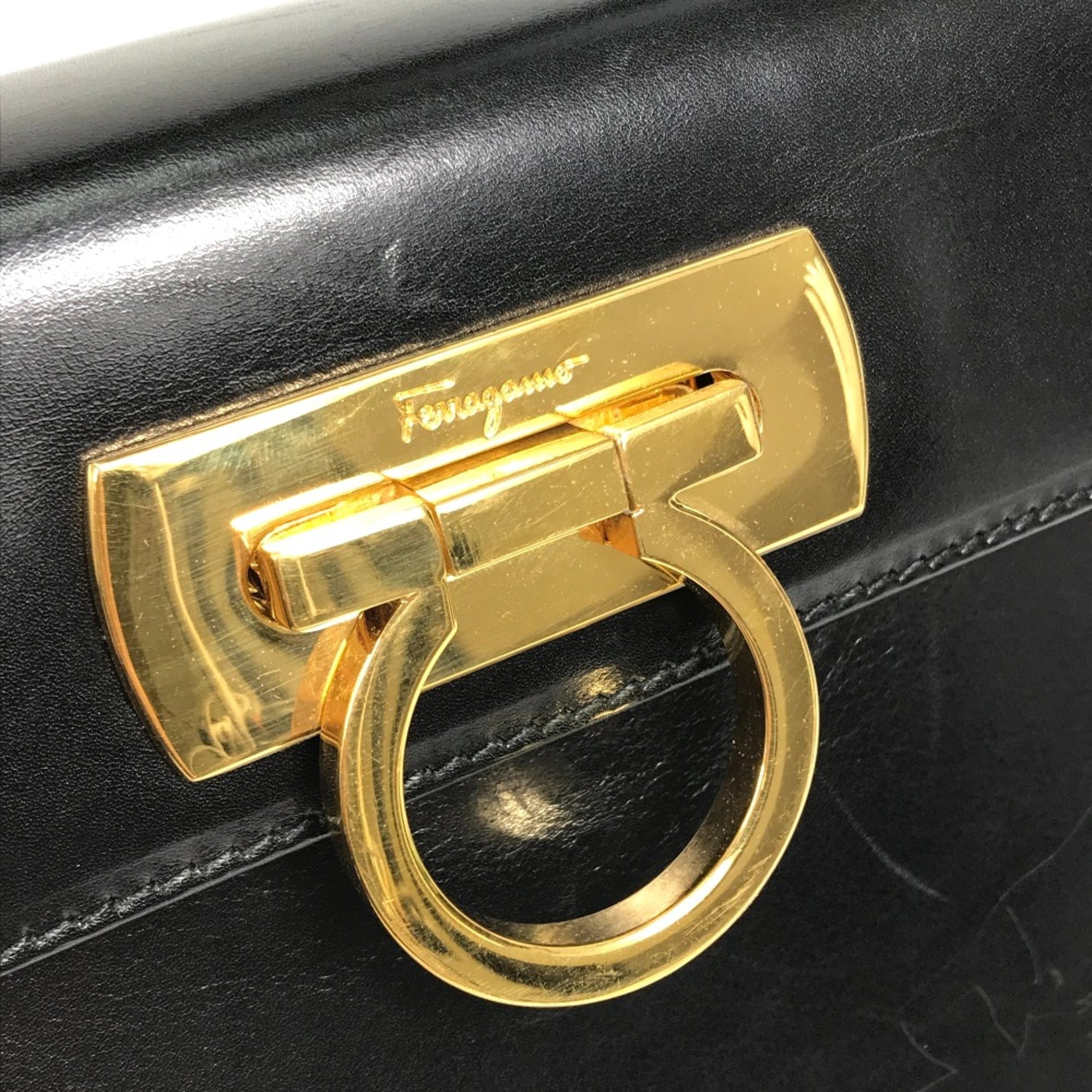 Salvatore Ferragamo Black Leather Shoulder Bag (Pre-Owned)