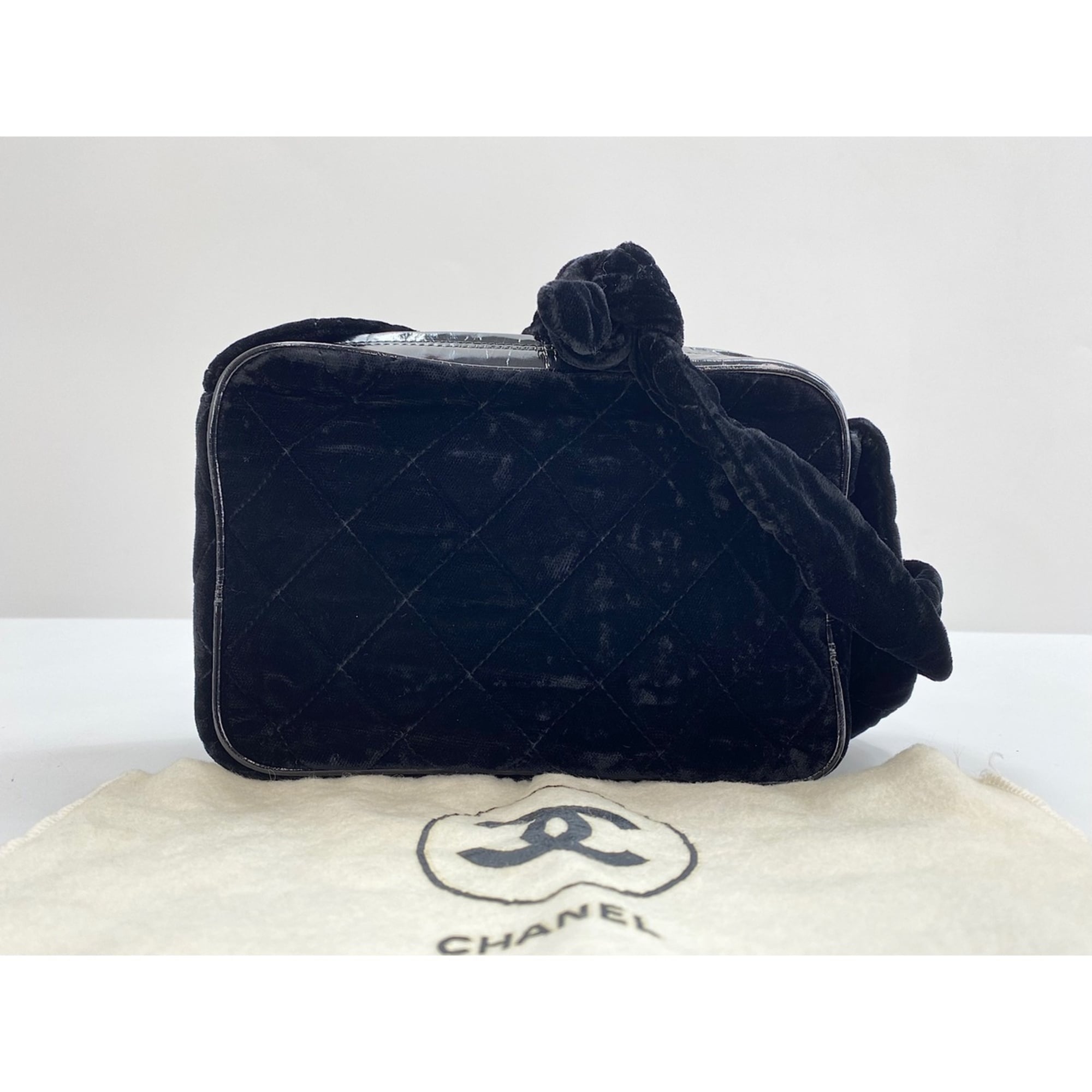 Chanel Beige Shoulder Bag (Pre-Owned)