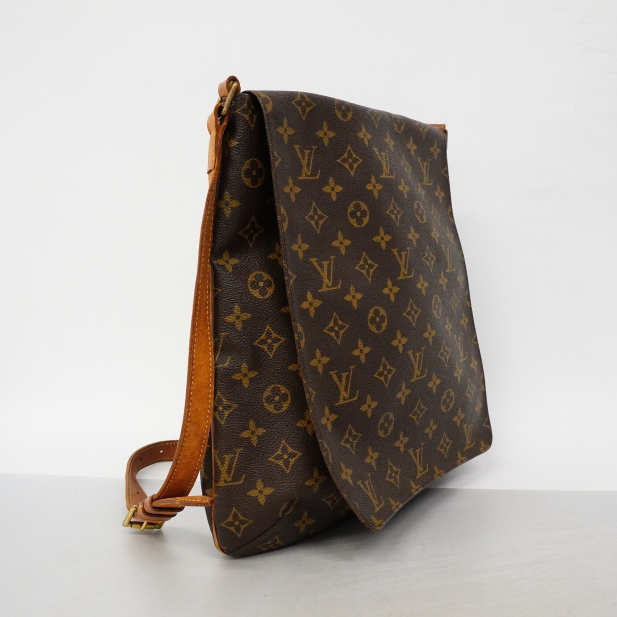 Louis Vuitton Brown Shoulder Bag (Pre-Owned)
