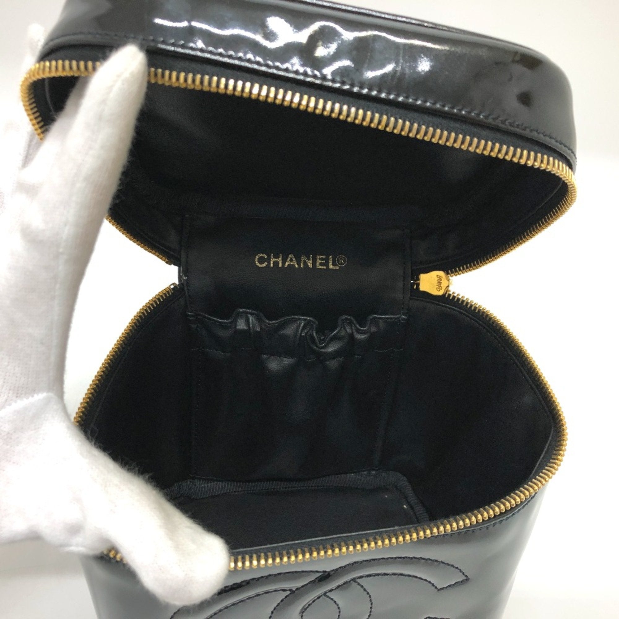 Chanel Black Patent Leather Handbag (Pre-Owned)
