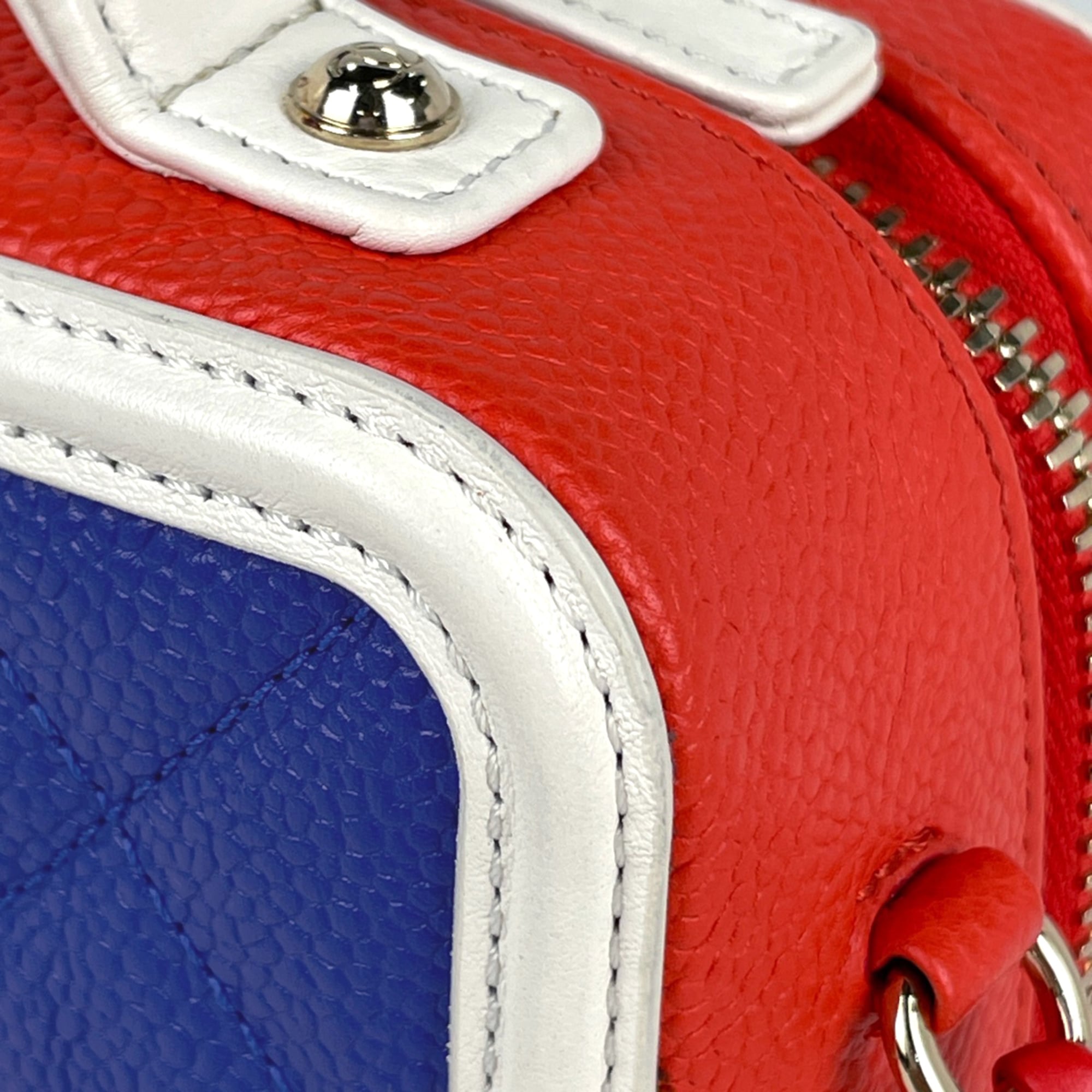 Chanel Matelasse Blue Red Color White Grained Calfskin Shoulder Bag Vanity Bag (Pre-Owned)