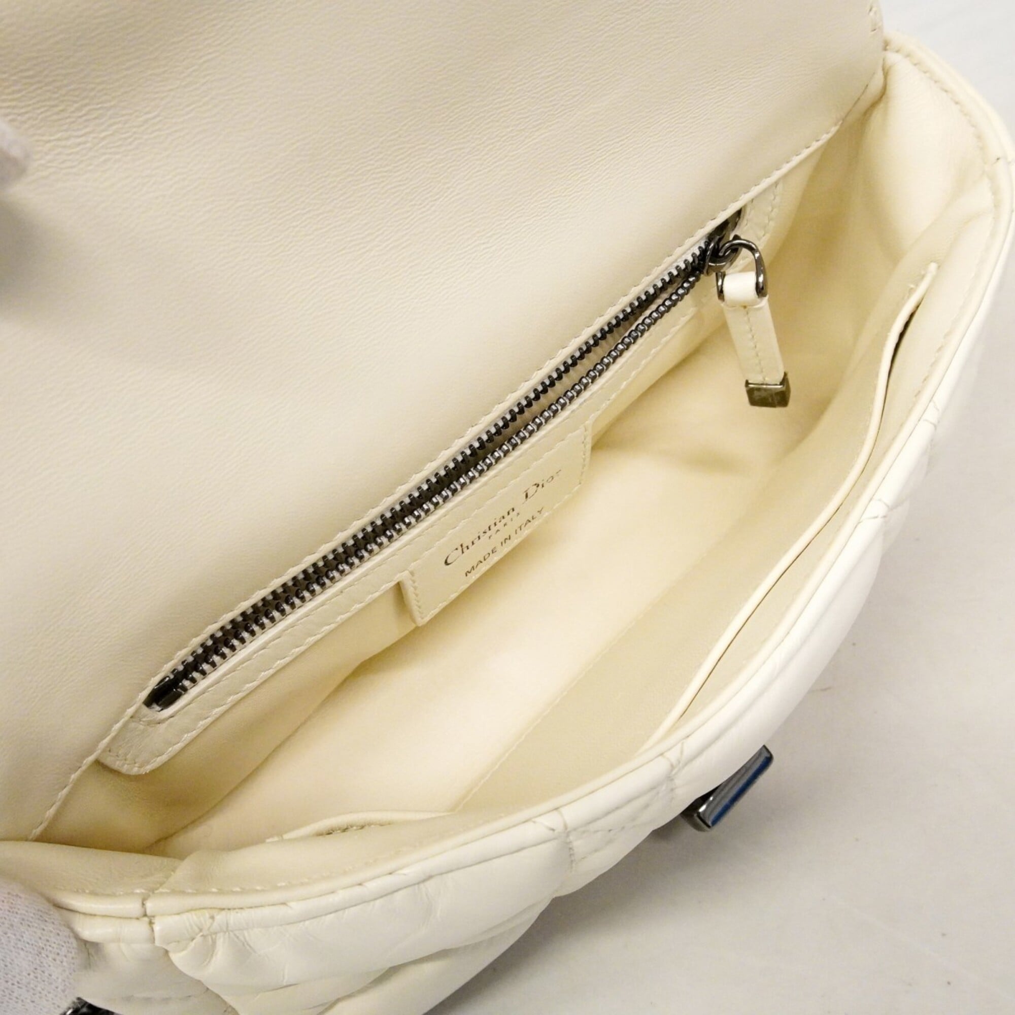 Christian Dior White Leather Shoulder Bag (Pre-Owned)