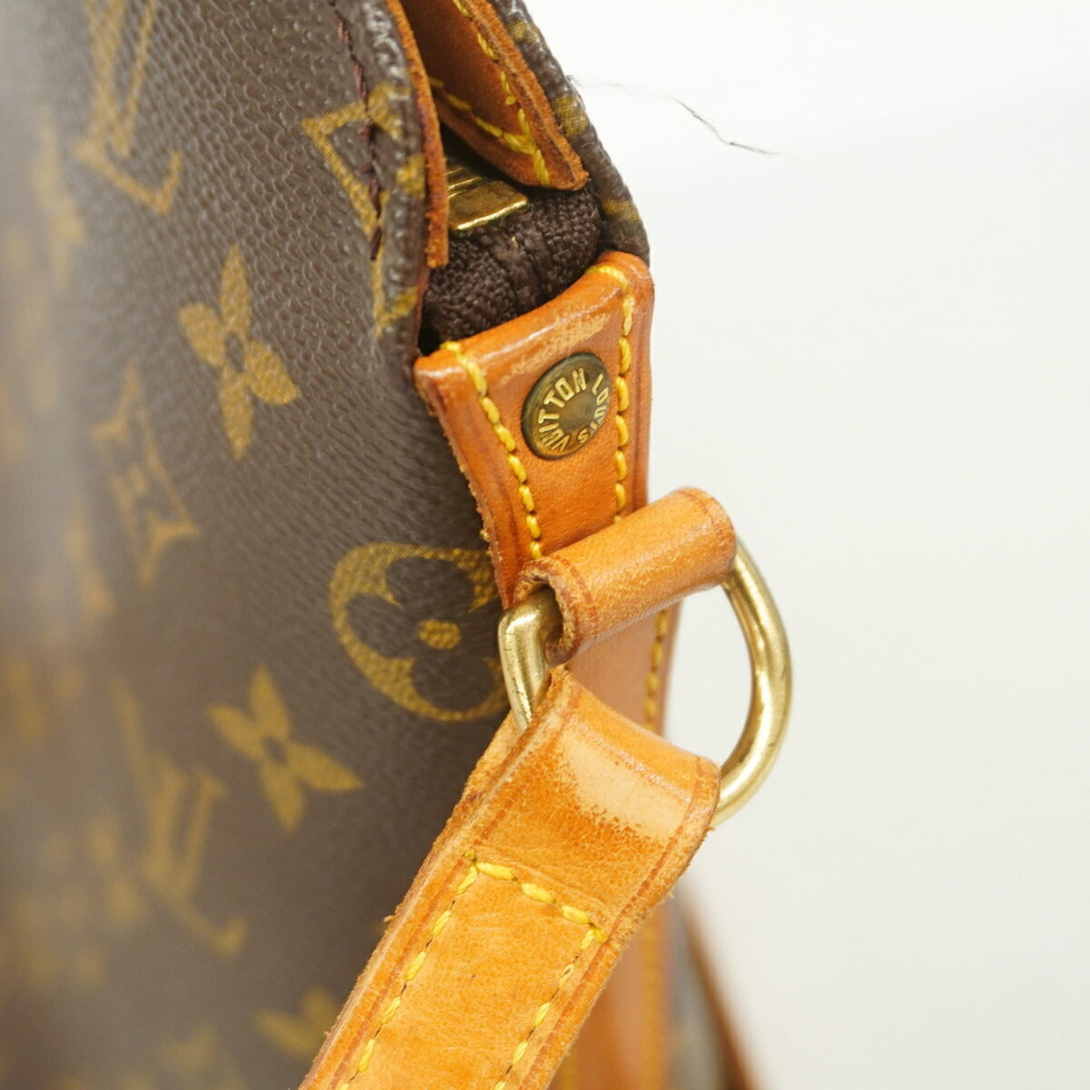 Louis Vuitton Brown Shoulder Bag (Pre-Owned)