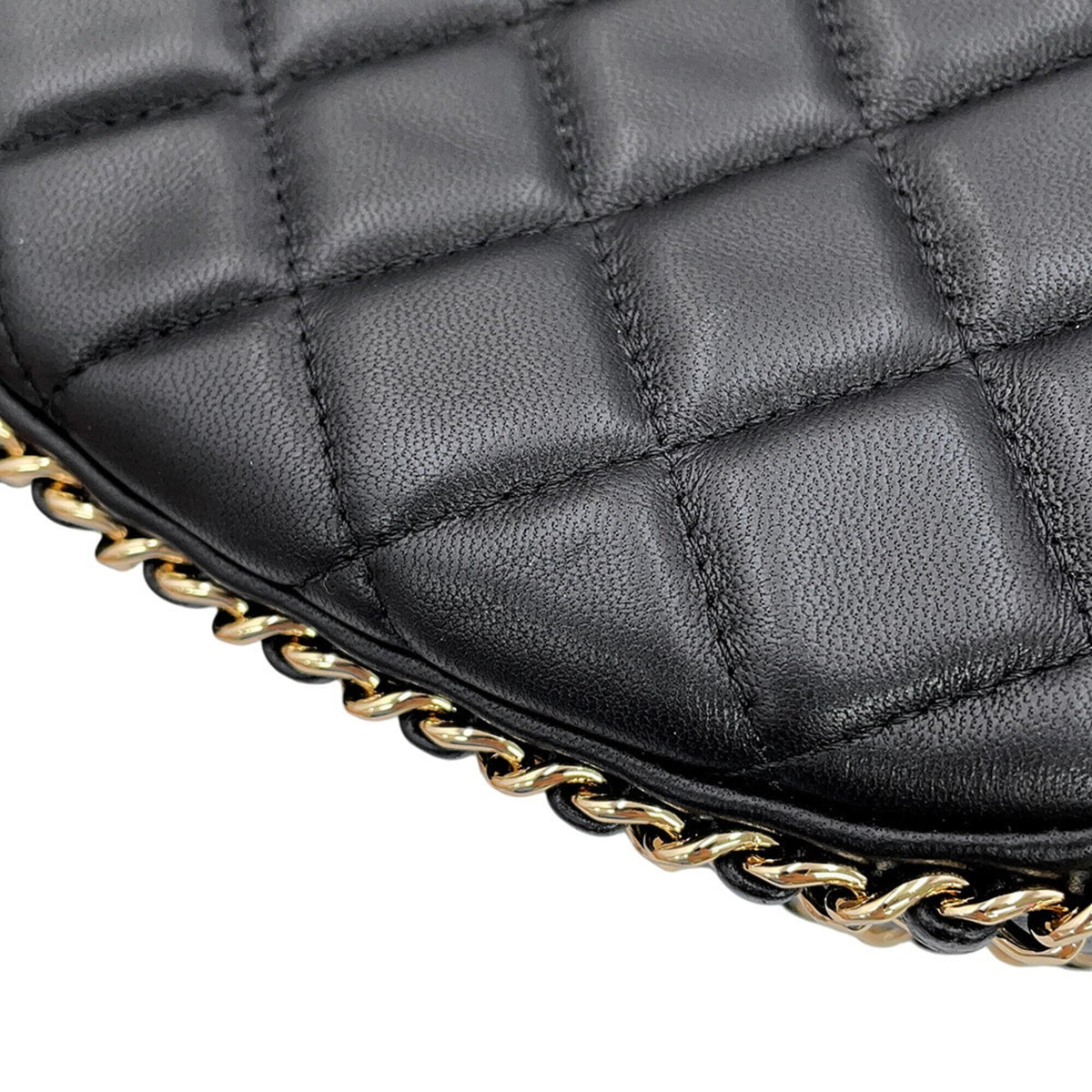 Chanel Matelasse Black Leather Shoulder Bag (Pre-Owned)