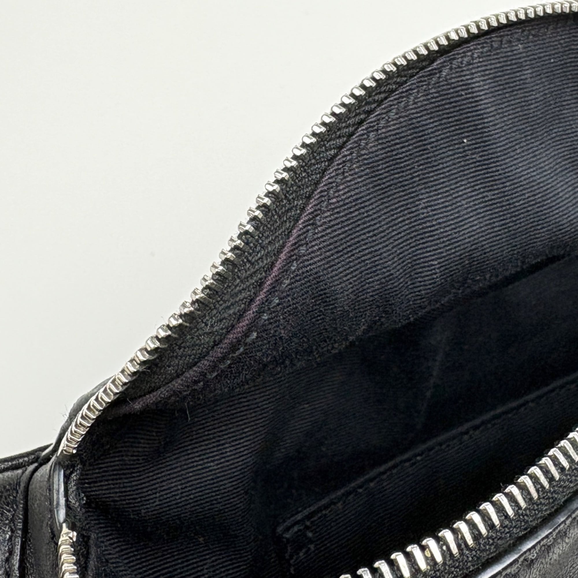 Saint Laurent Black Leather Sling Bag (Pre-Owned)