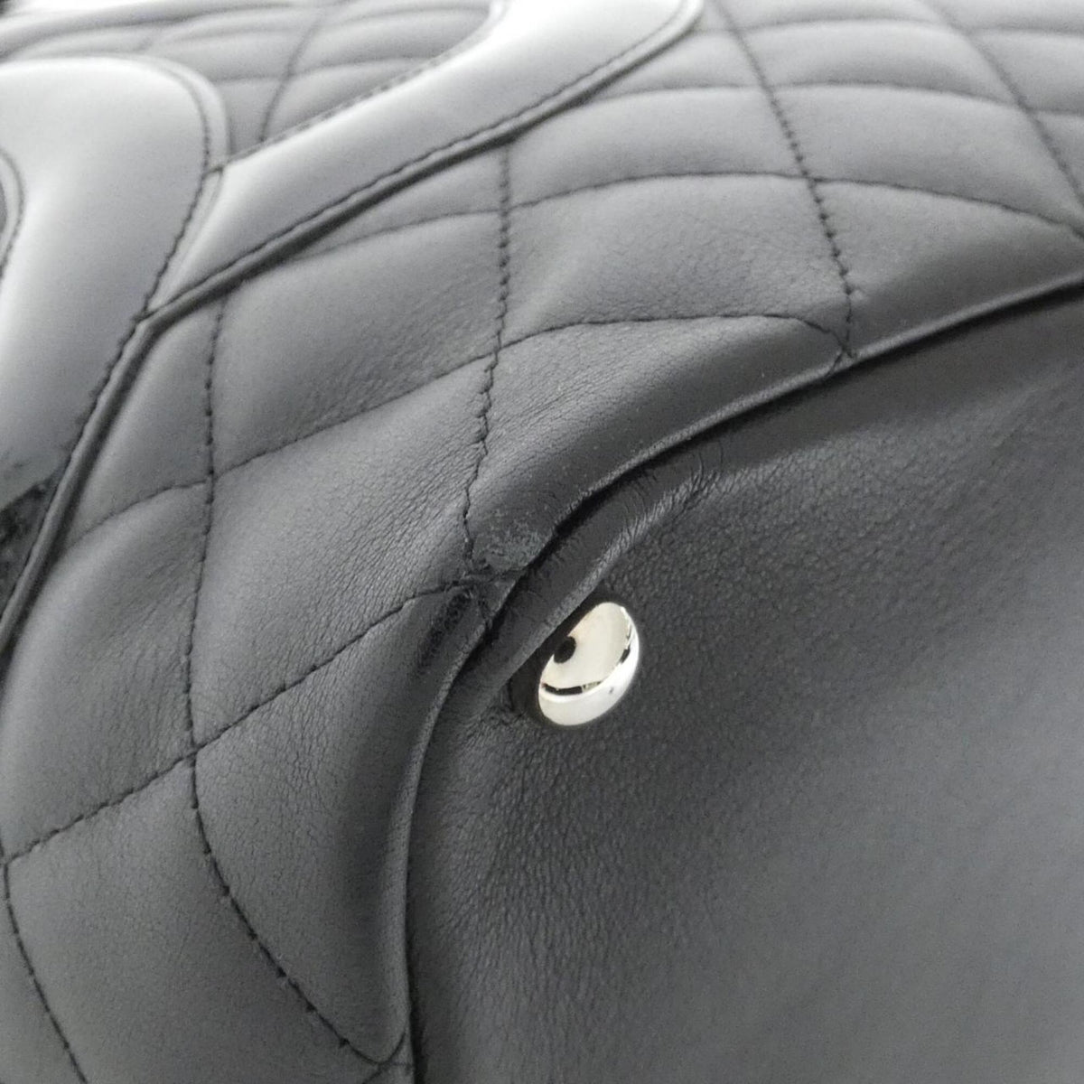 Chanel Black Leather Handbag (Pre-Owned)
