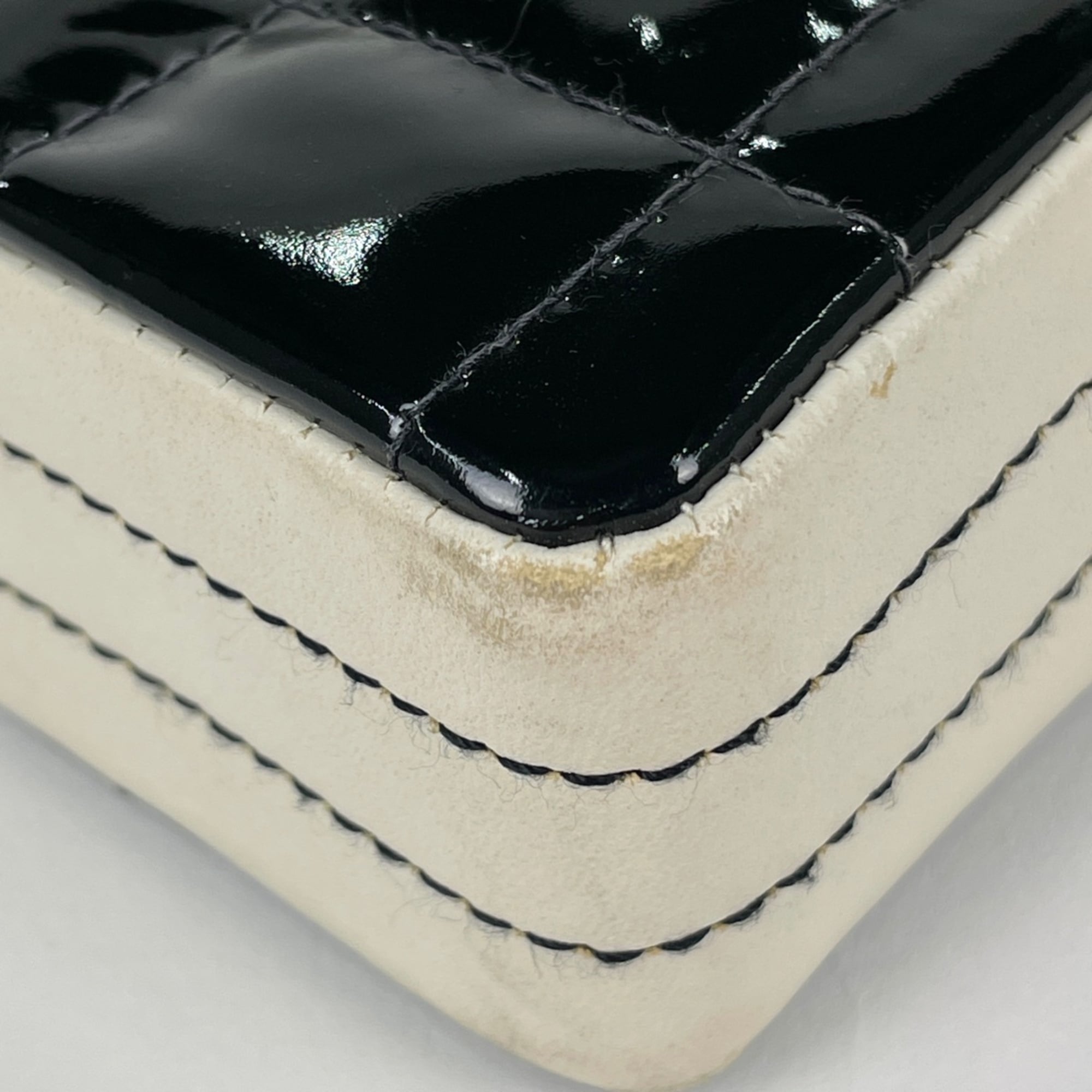 Chanel Black White Patent Leather Shoulder Bag (Pre-Owned)