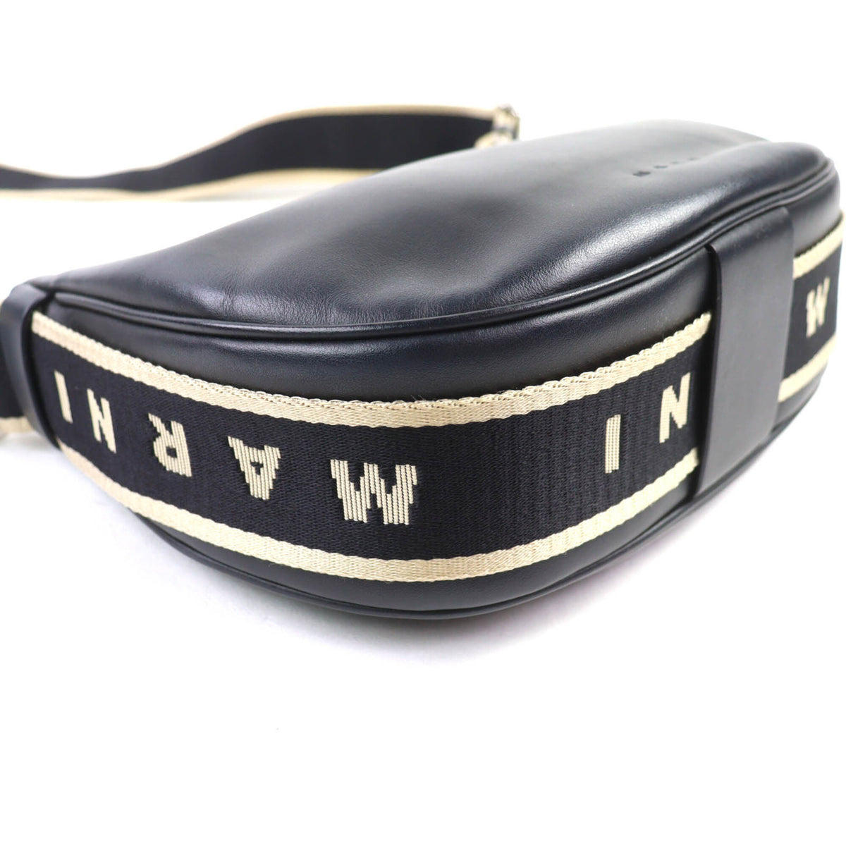 Marni Black Leather Shoulder Bag (Pre-Owned)