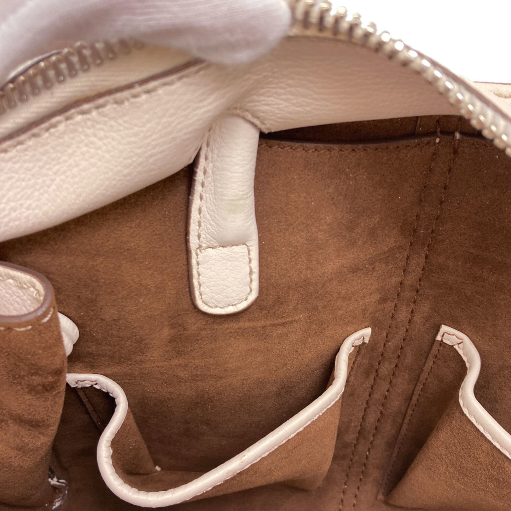 Tod's White Leather Tote Bag (Pre-Owned)