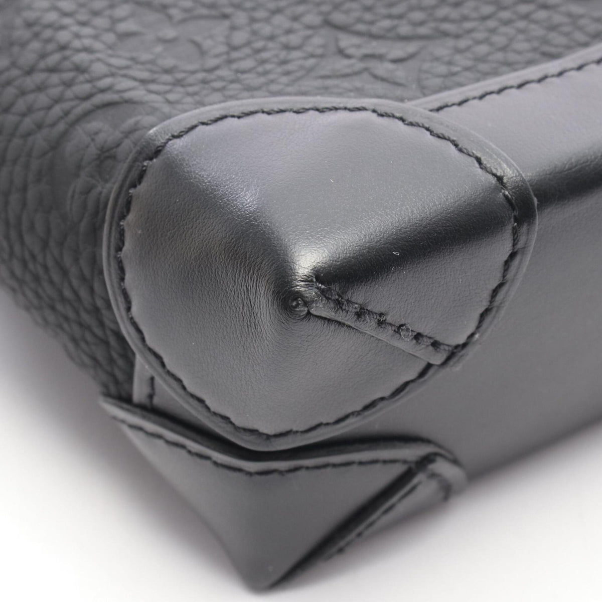 Louis Vuitton Black Noir Leather Shoulder Bag (Pre-Owned)
