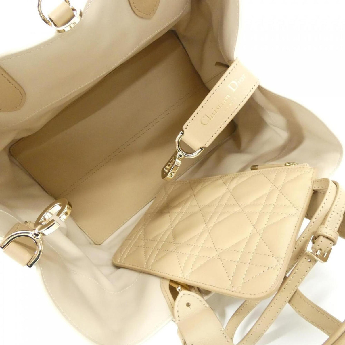Christian Dior Beige Leather Handbag (Pre-Owned)
