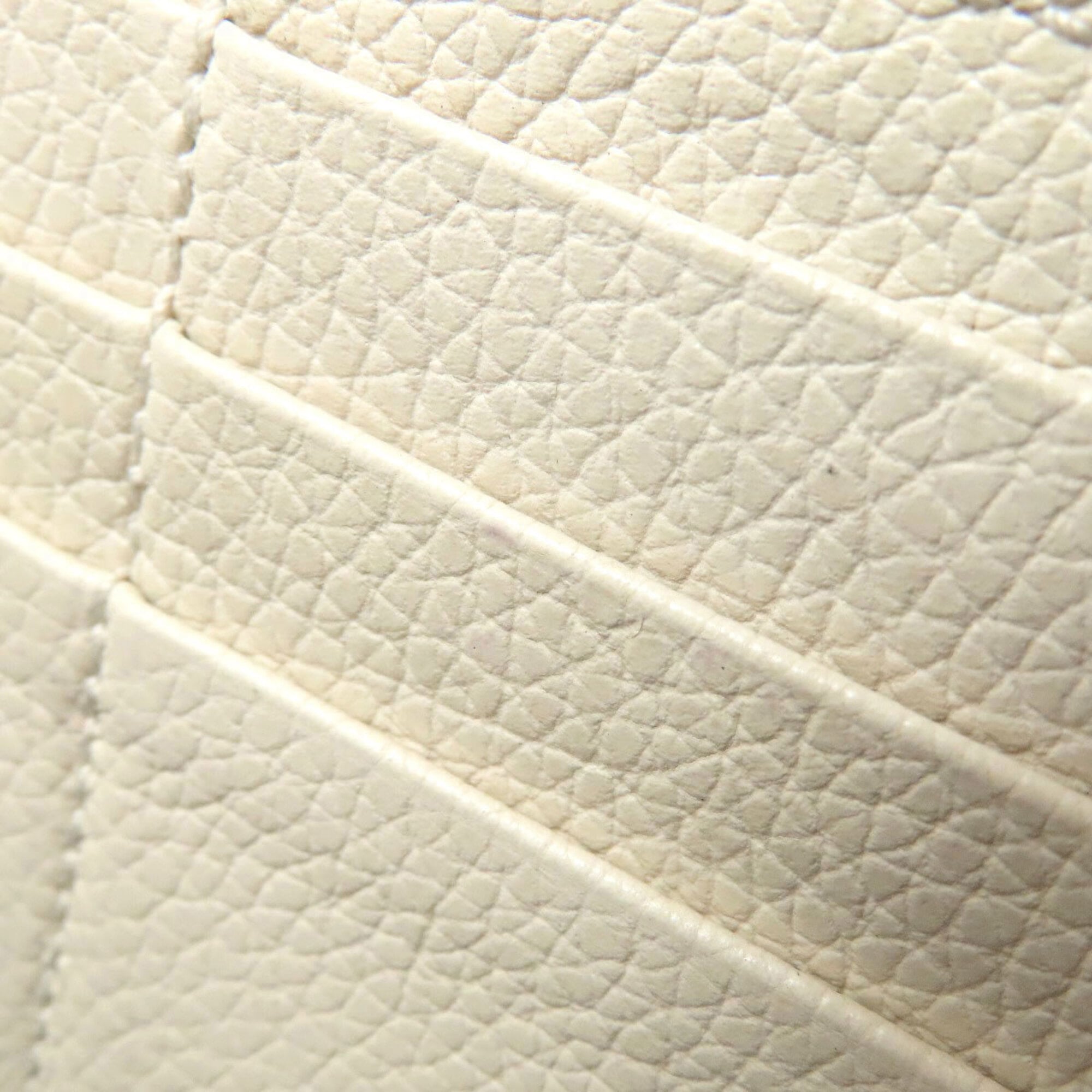 Gucci Ivory Leather Long Wallet (Bi-Fold) (Pre-Owned)