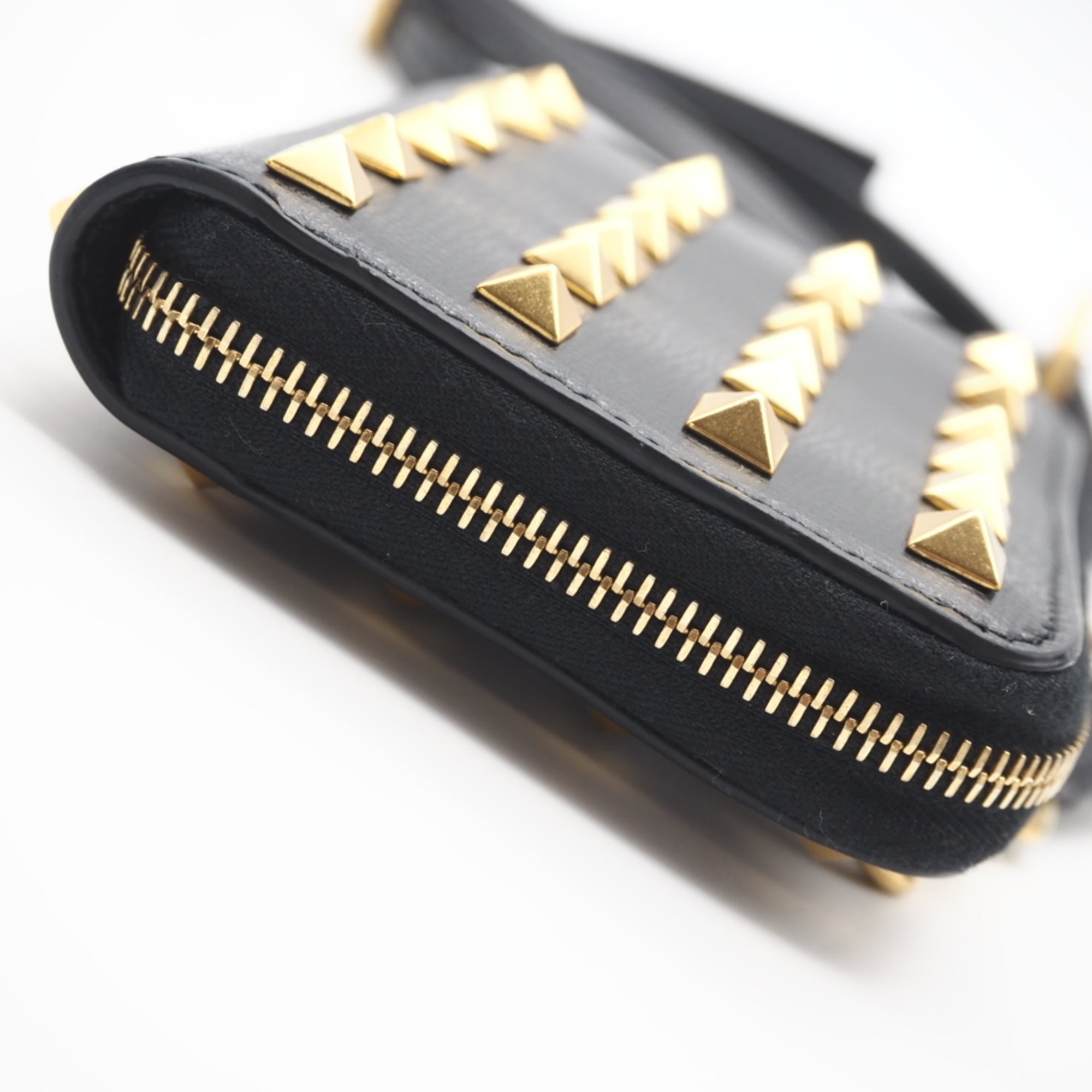 Valentino Black Leather Shoulder Bag (Pre-Owned)