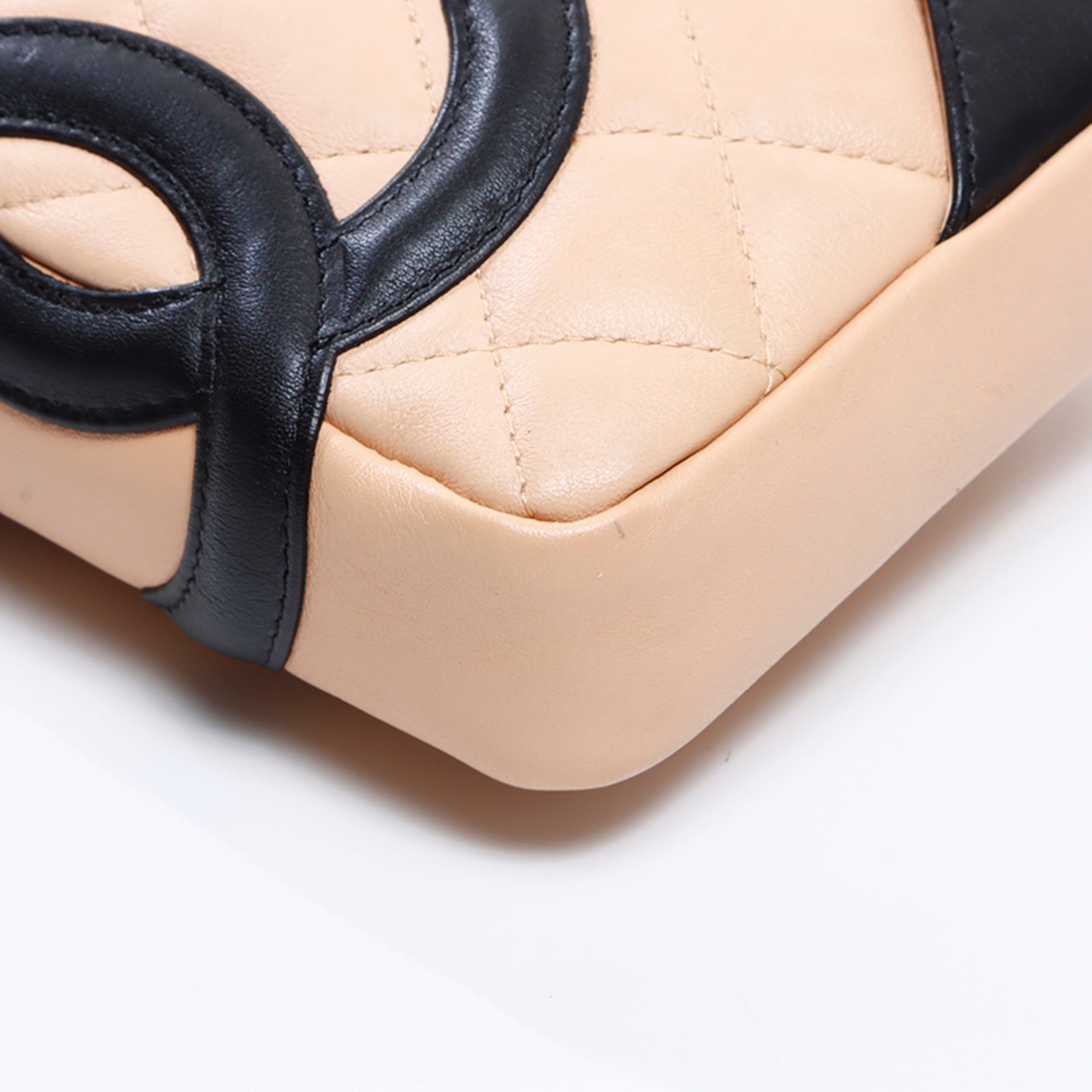 Chanel Beige Shoulder Bag (Pre-Owned)