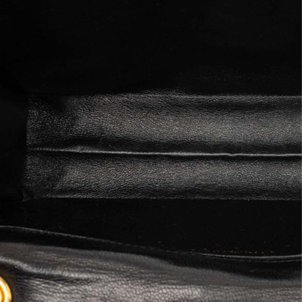 Chanel Black Leather Shoulder Bag (Pre-Owned)