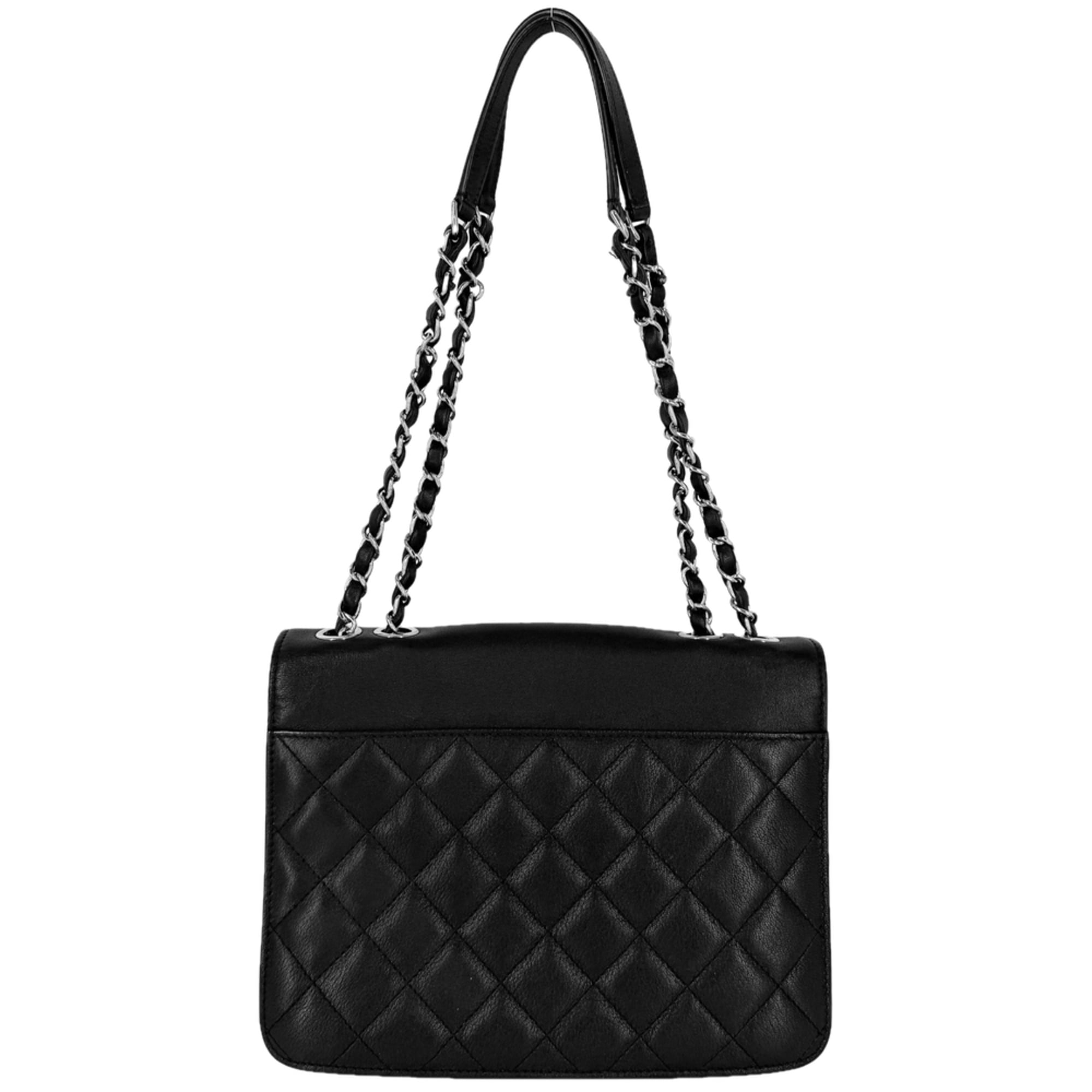 Chanel Matelasse Black Leather Shoulder Bag (Pre-Owned)