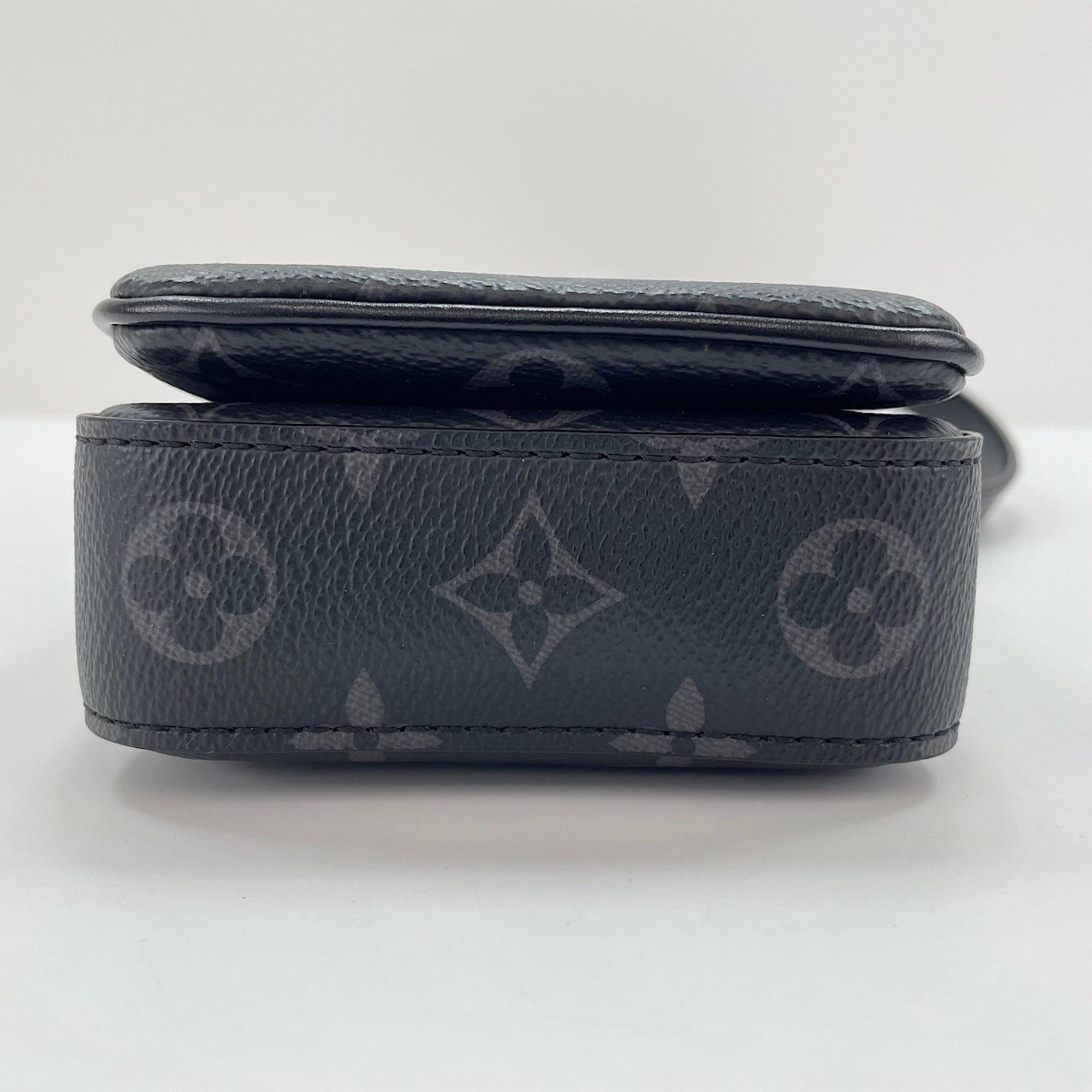 Louis Vuitton Black Shoulder Bag (Pre-Owned)
