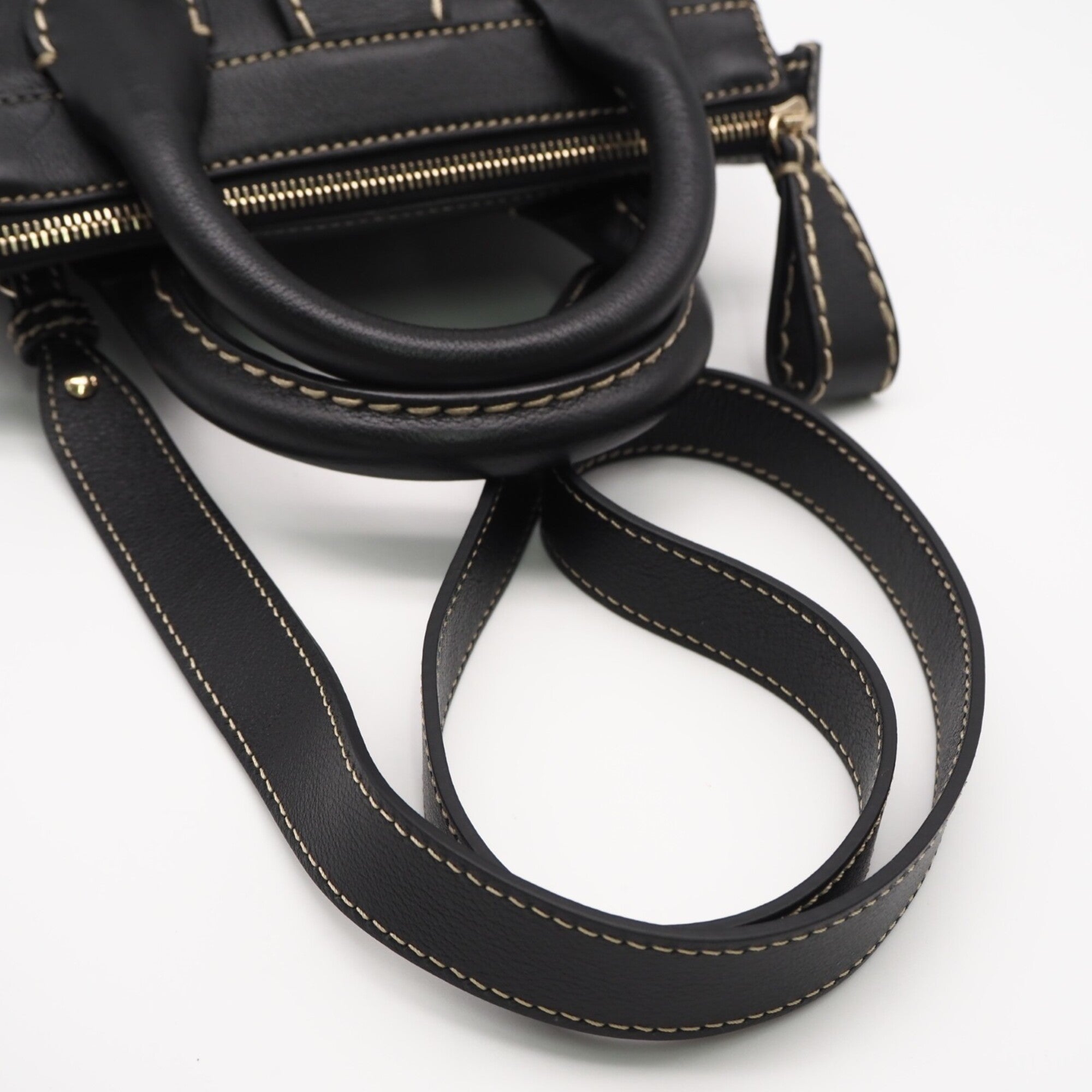 Chloé Black Leather Handbag (Pre-Owned)