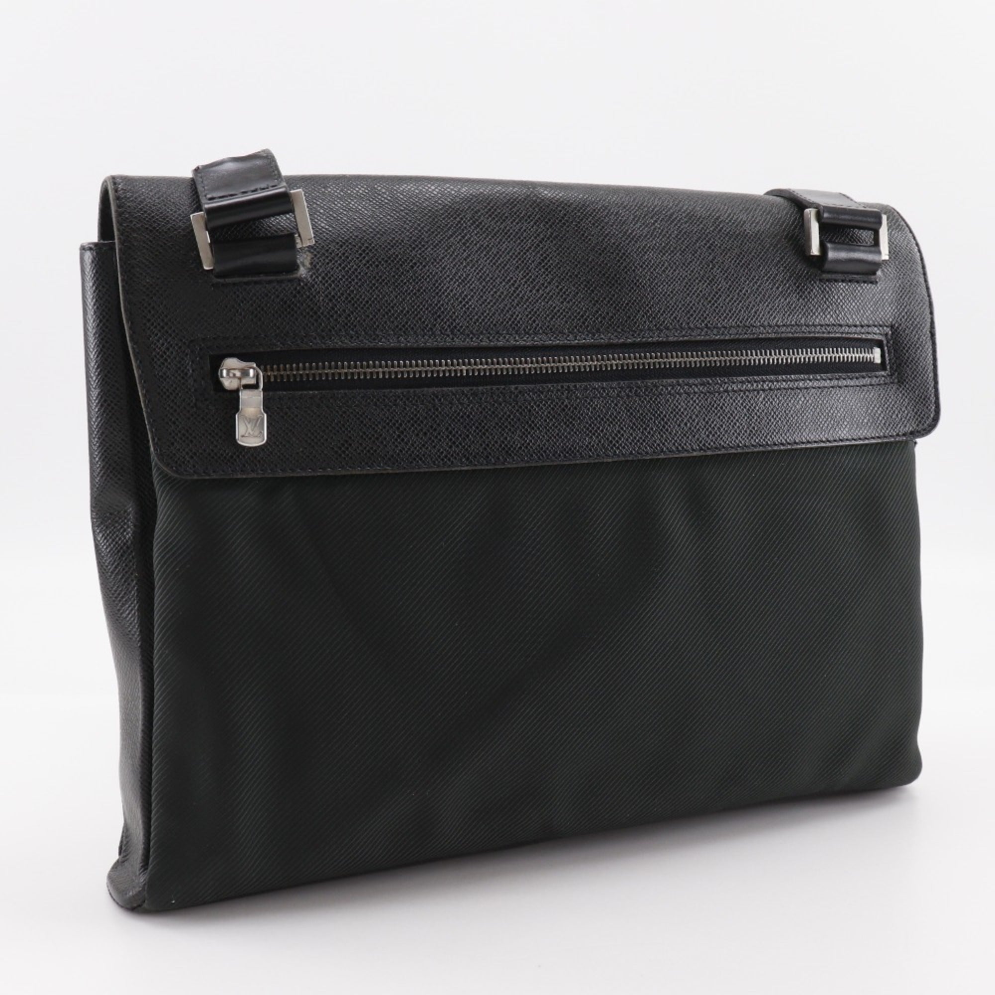 Louis Vuitton Black Noir Taiga Leather Shoulder Bag (Pre-Owned)