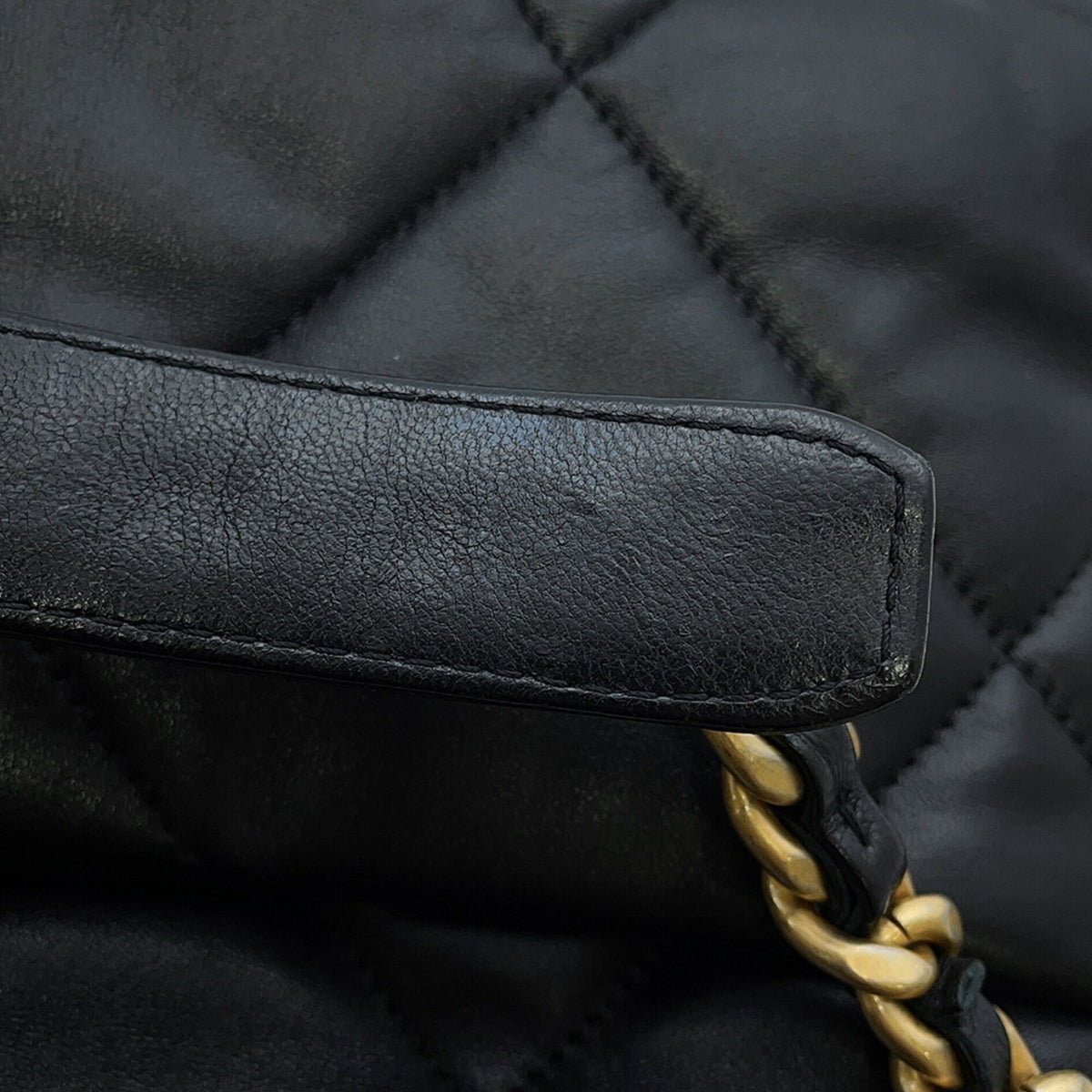Chanel Black Leather Handbag Shoulder Bag (Pre-Owned)