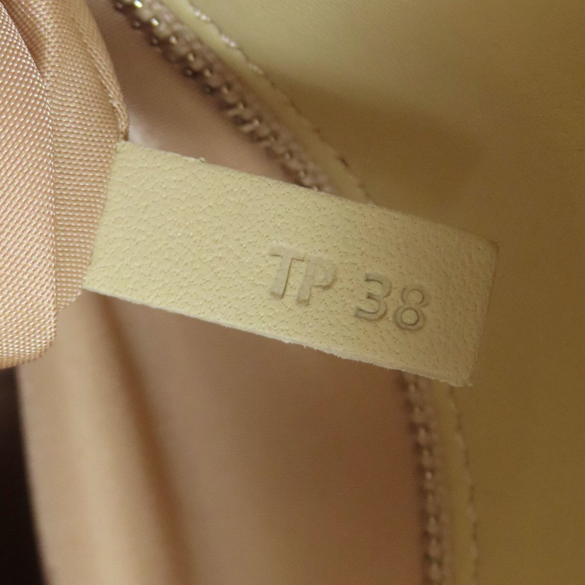 Tod's Ivory Leather Handbag (Pre-Owned)