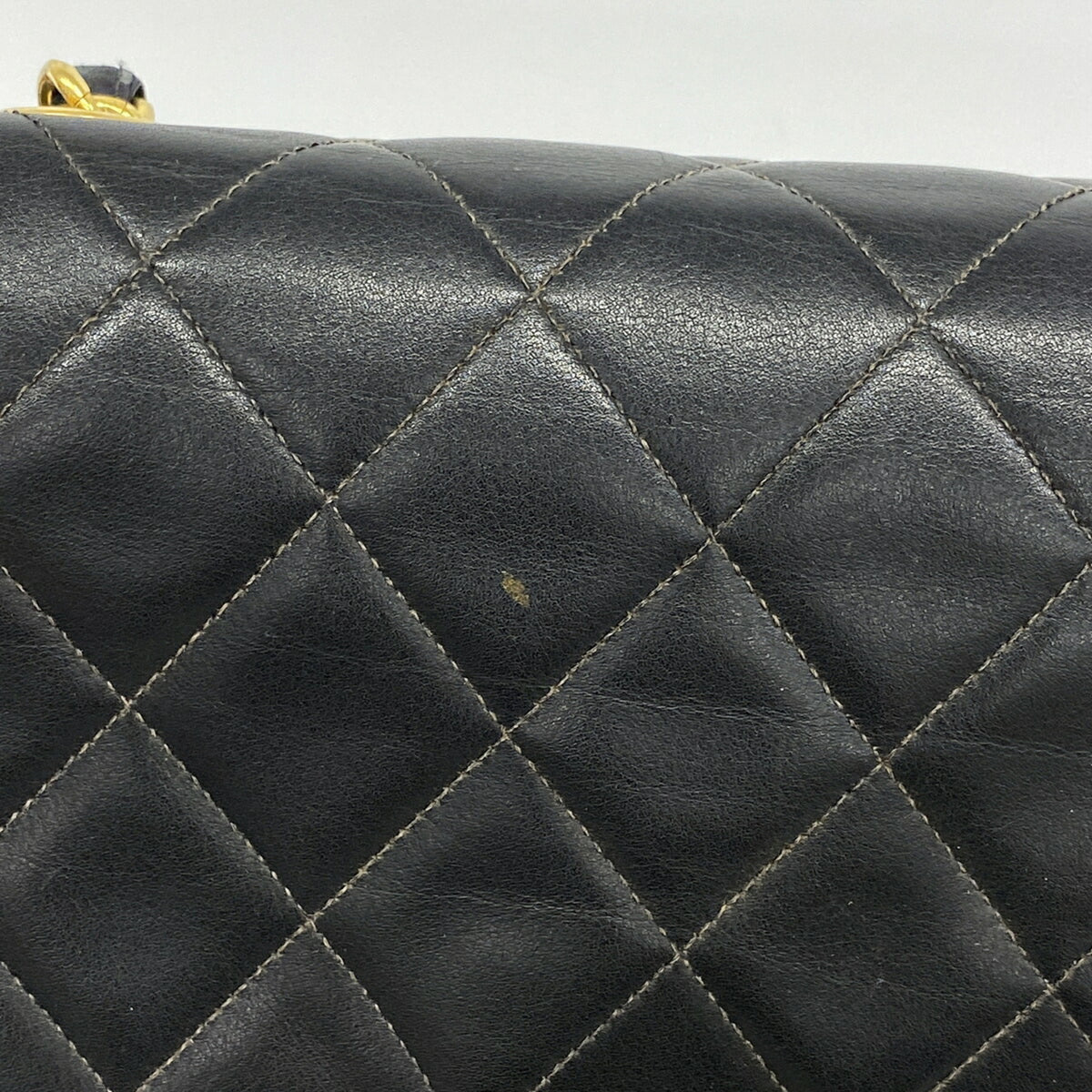 Chanel Black Leather Shoulder Bag (Pre-Owned)