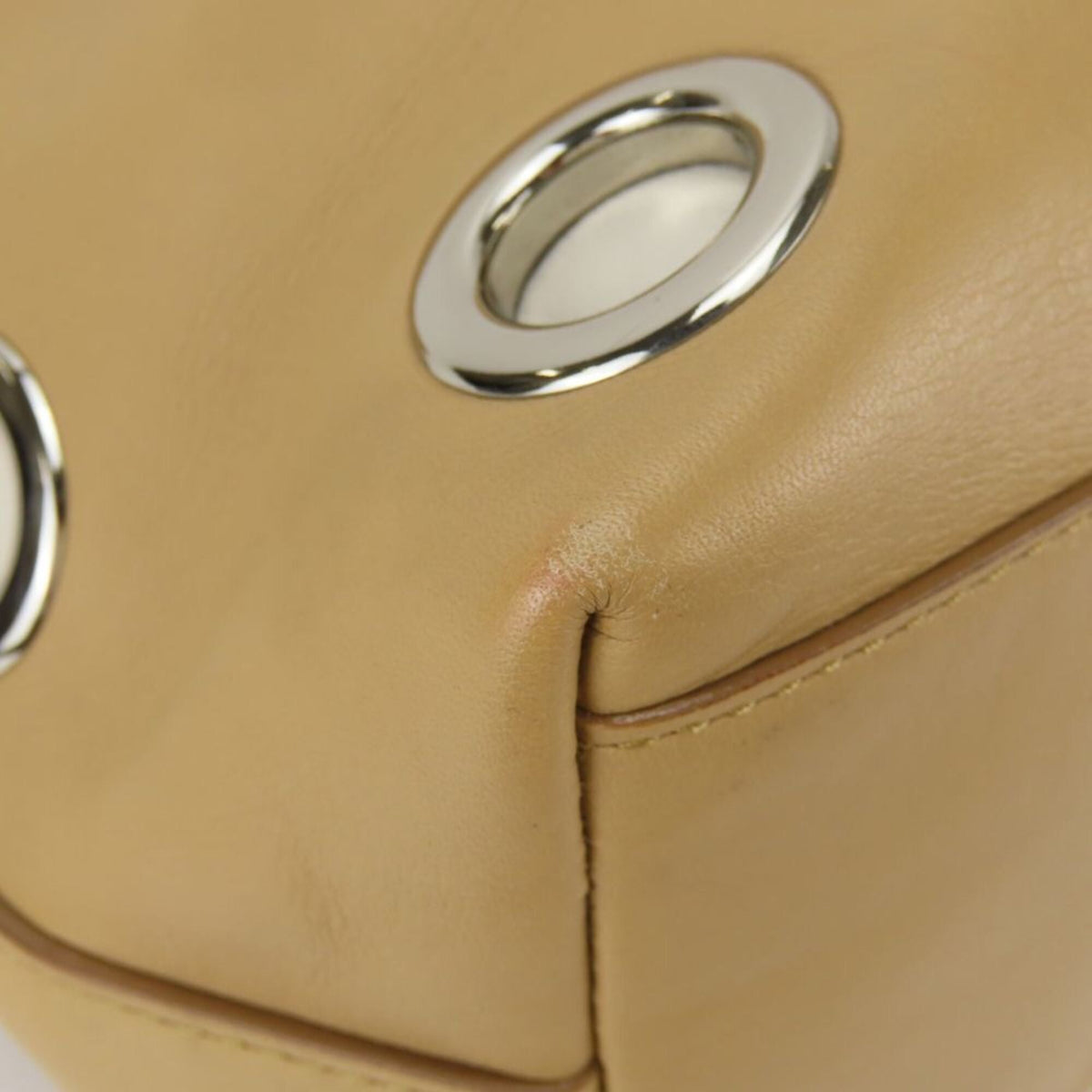 Coach Beige Leather Shoulder Bag (Pre-Owned)