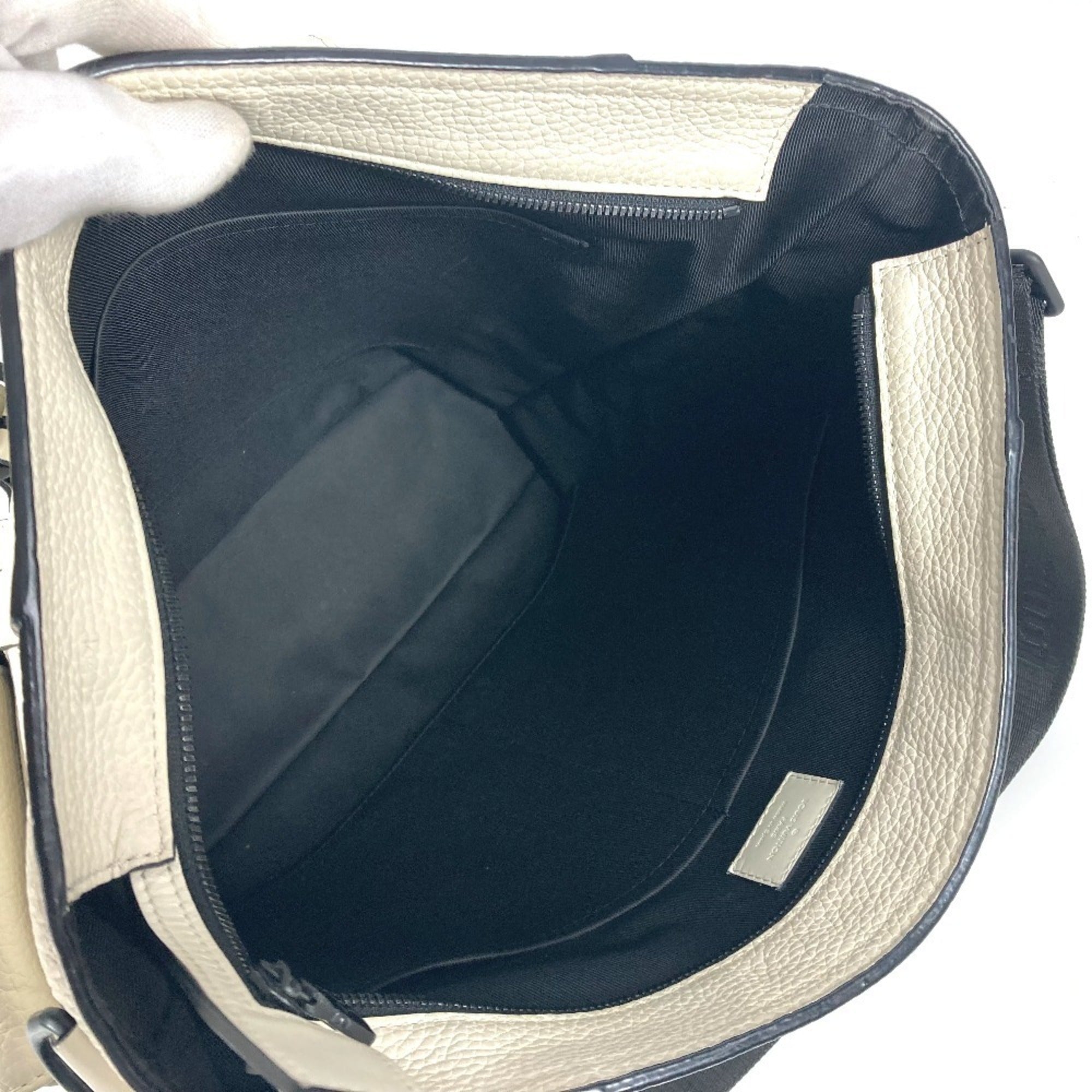 Louis Vuitton Blanc Galle Monogram White Monogram Shoulder Bag Tote Bag (Pre-Owned)