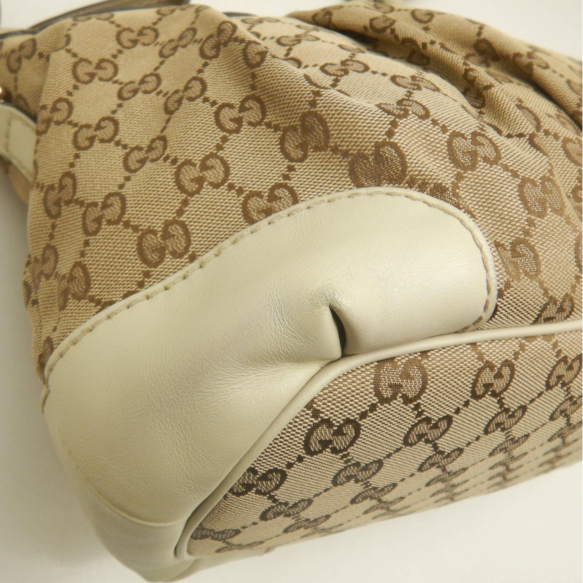 Gucci Beige Gg Canvas Leather Handbag (Pre-Owned)