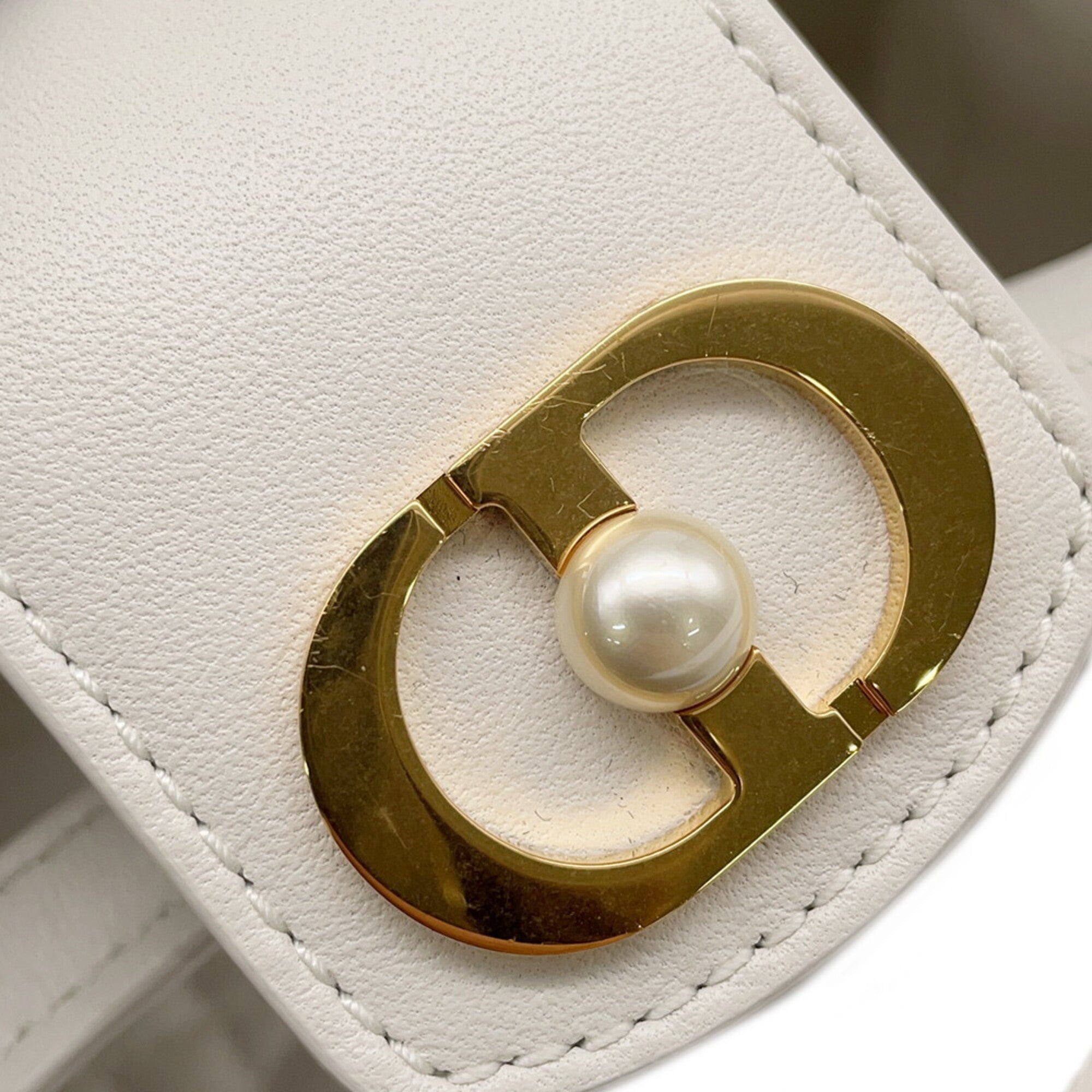 Christian Dior White Leather Artificial Pearl Handbag (Pre-Owned)
