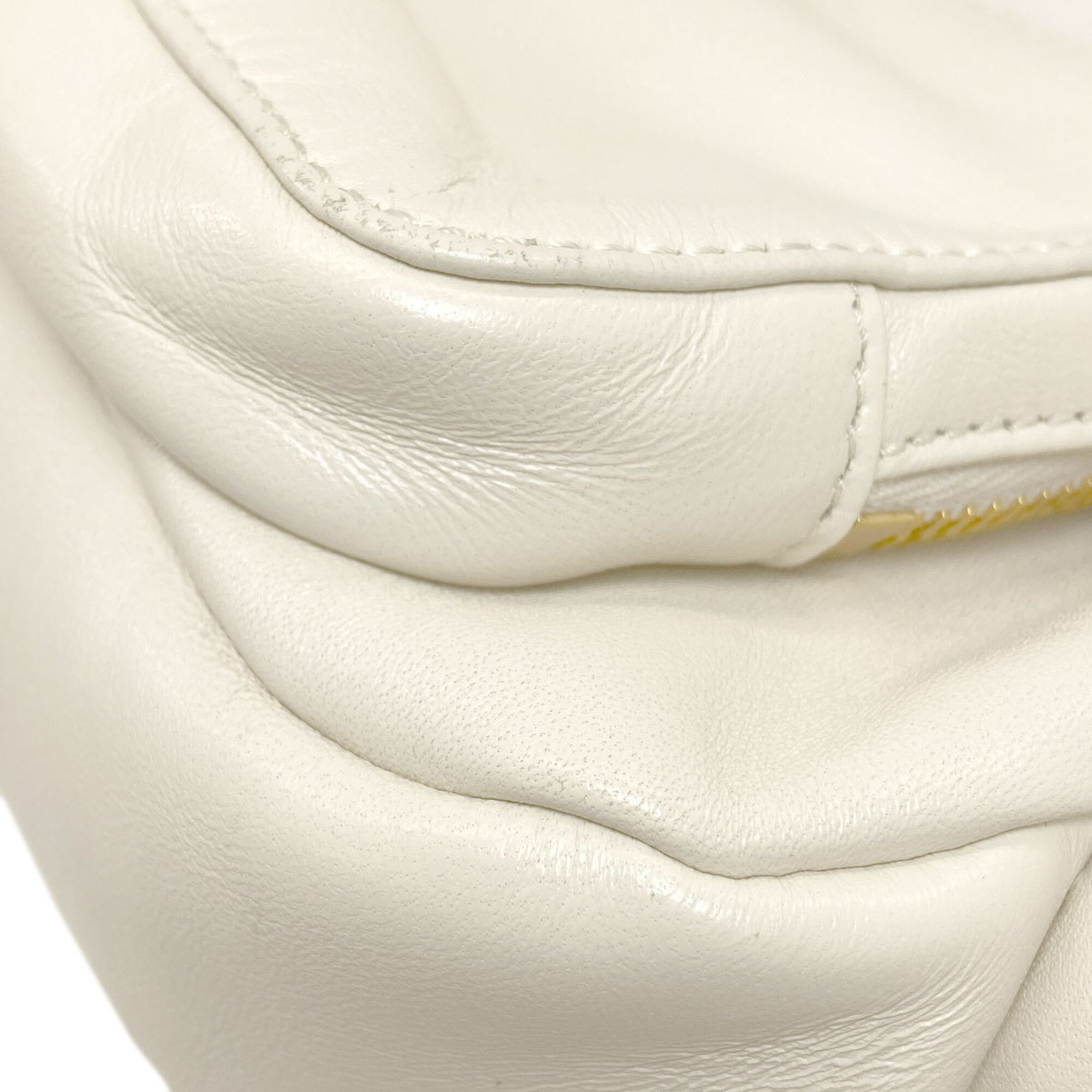 Miu Miu White Leather Handbag (Pre-Owned)