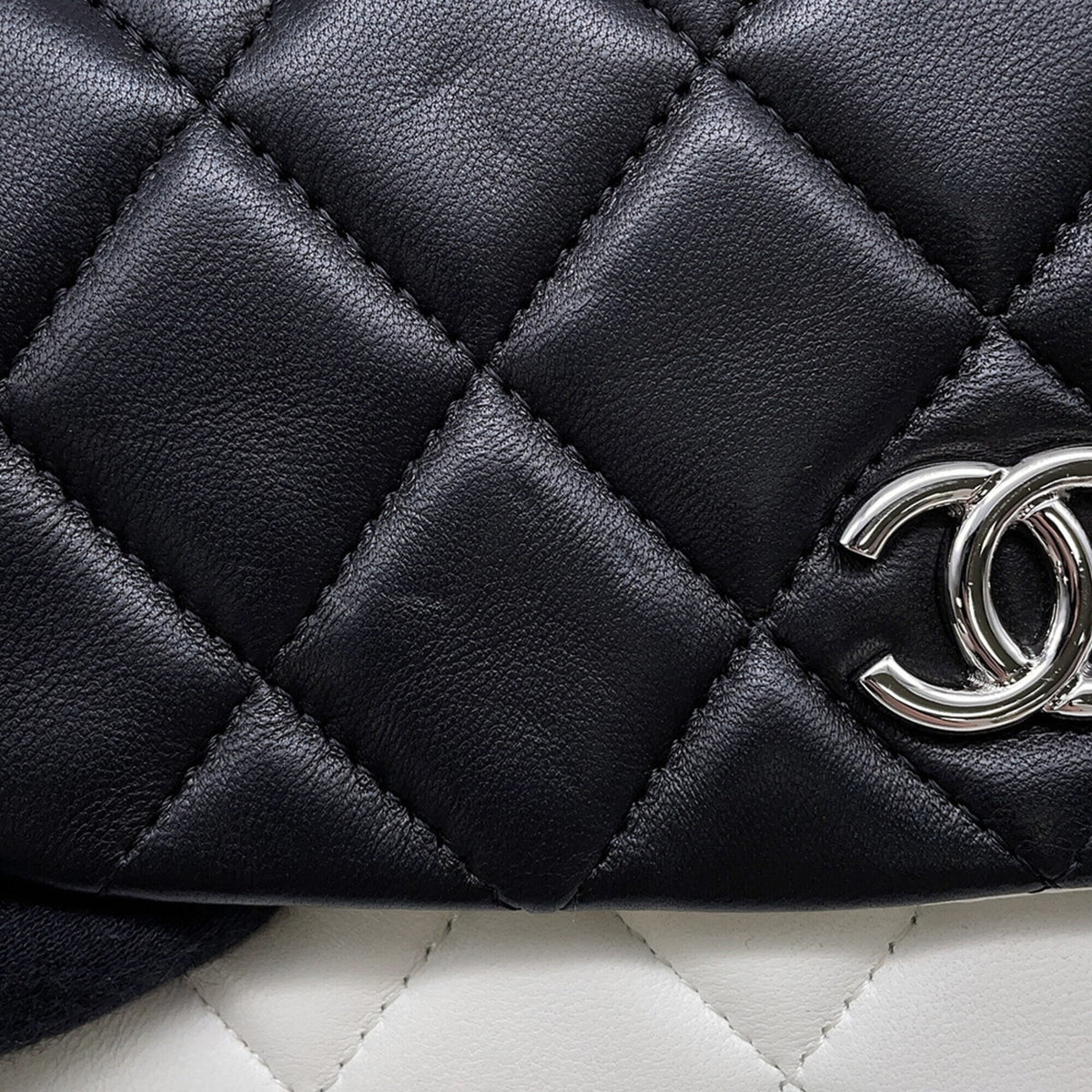 Chanel Black White Chain/Shoulder Wallet (Pre-Owned)