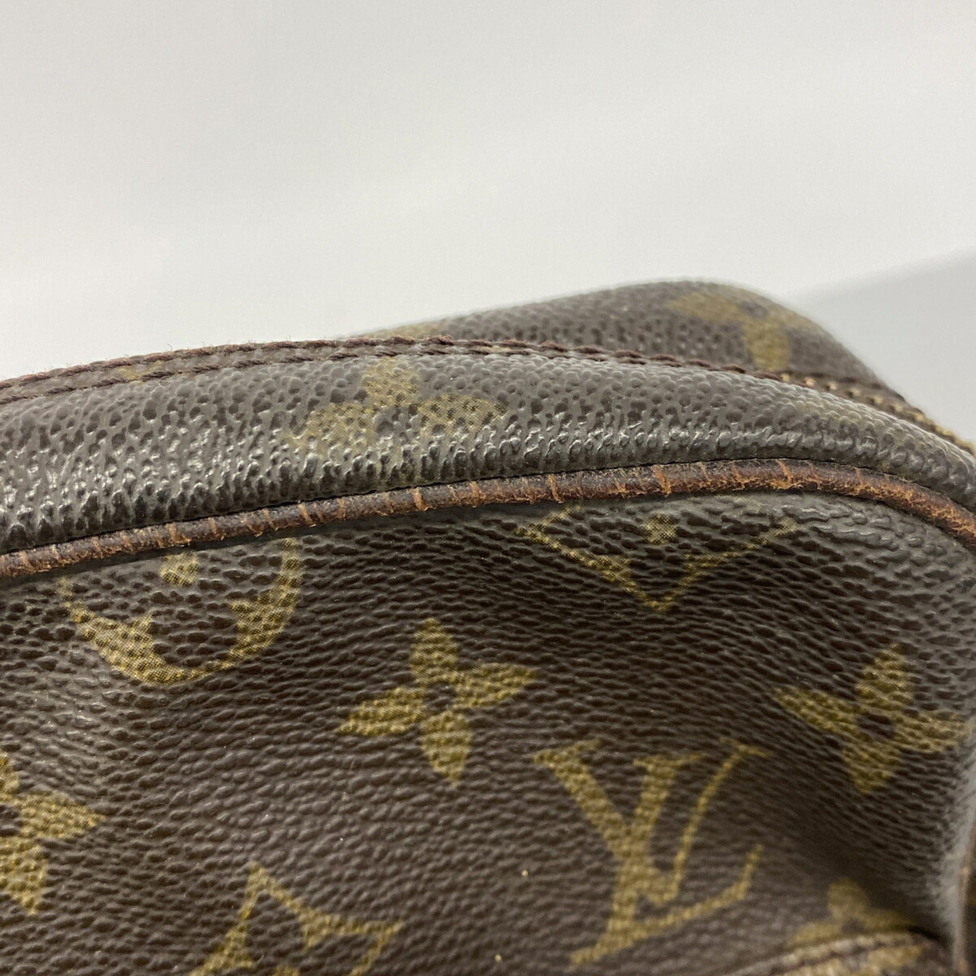 Louis Vuitton Brown Shoulder Bag (Pre-Owned)