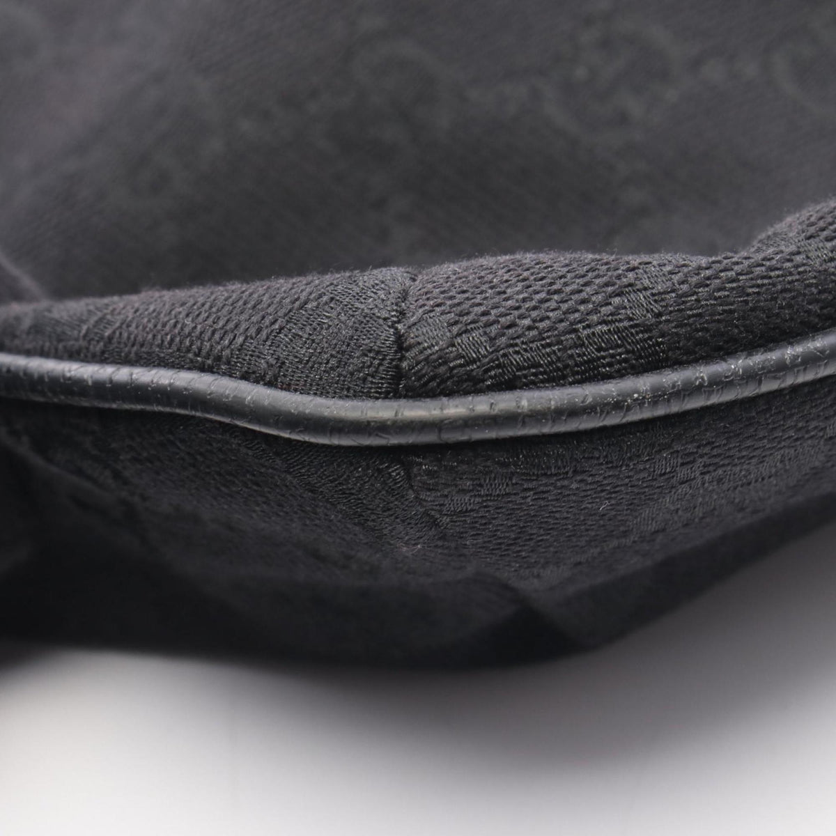 Gucci Sherry Line Black Gg Canvas Shoulder Bag (Pre-Owned)