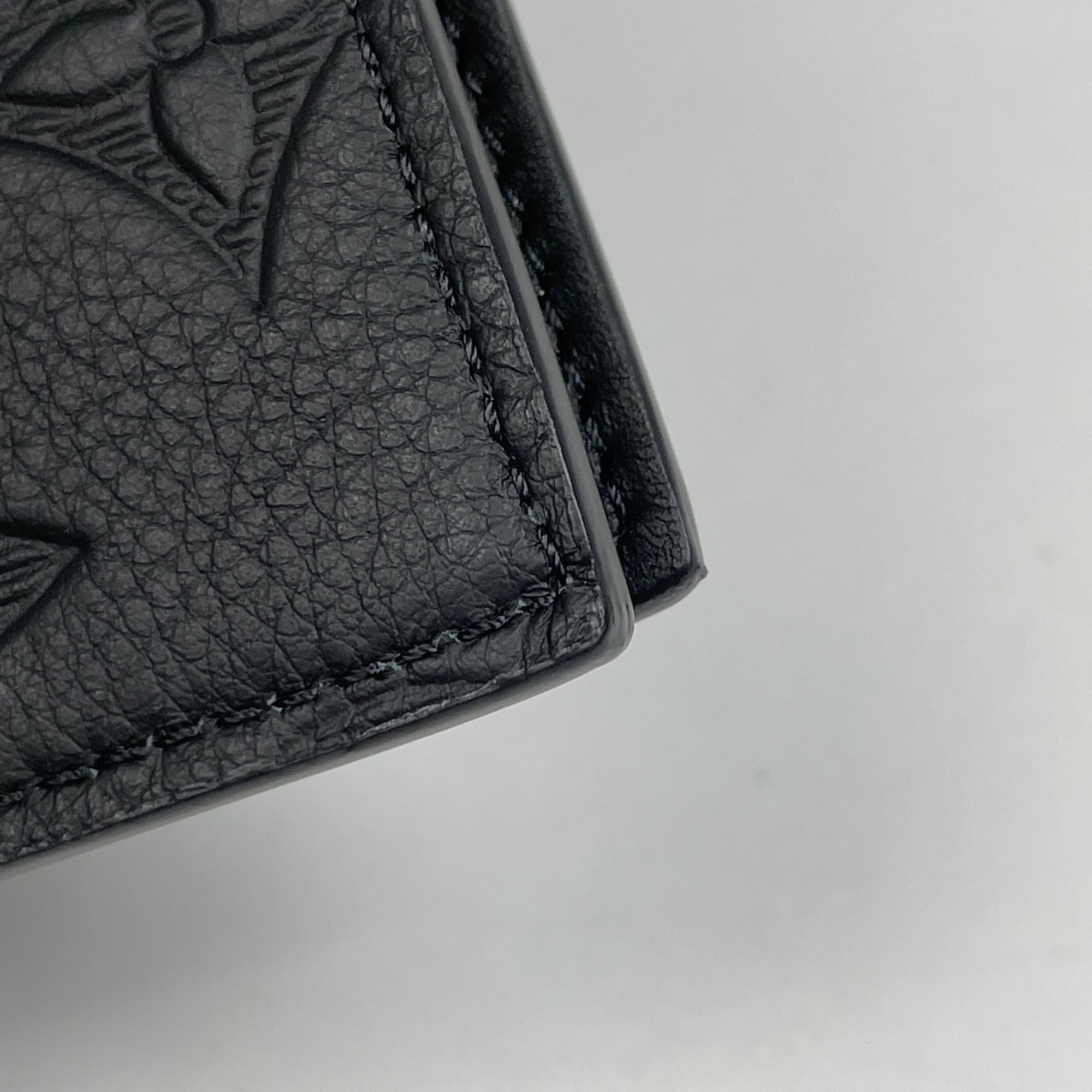 Louis Vuitton Black Leather (Pre-Owned)