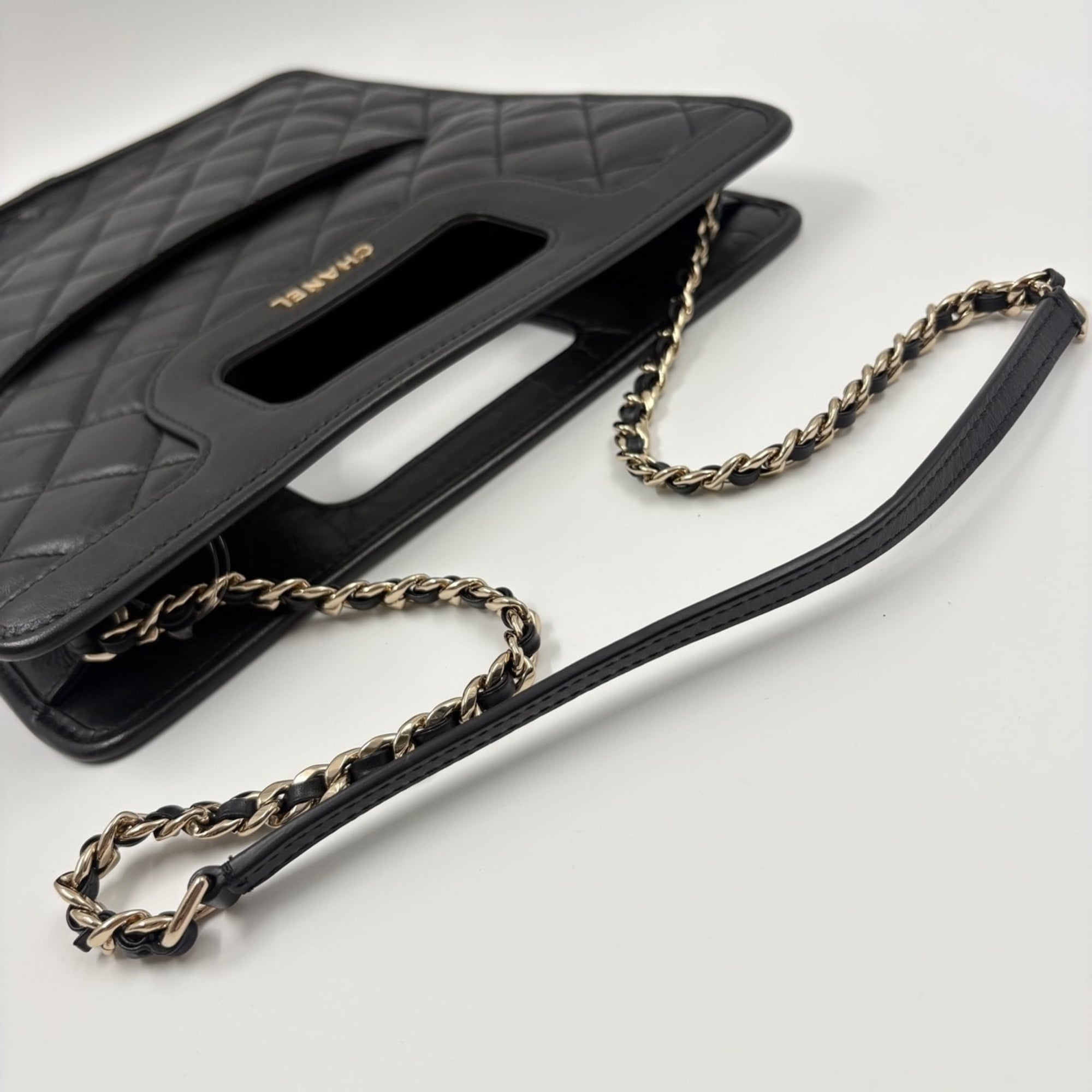 Chanel Black Handbag (Pre-Owned)
