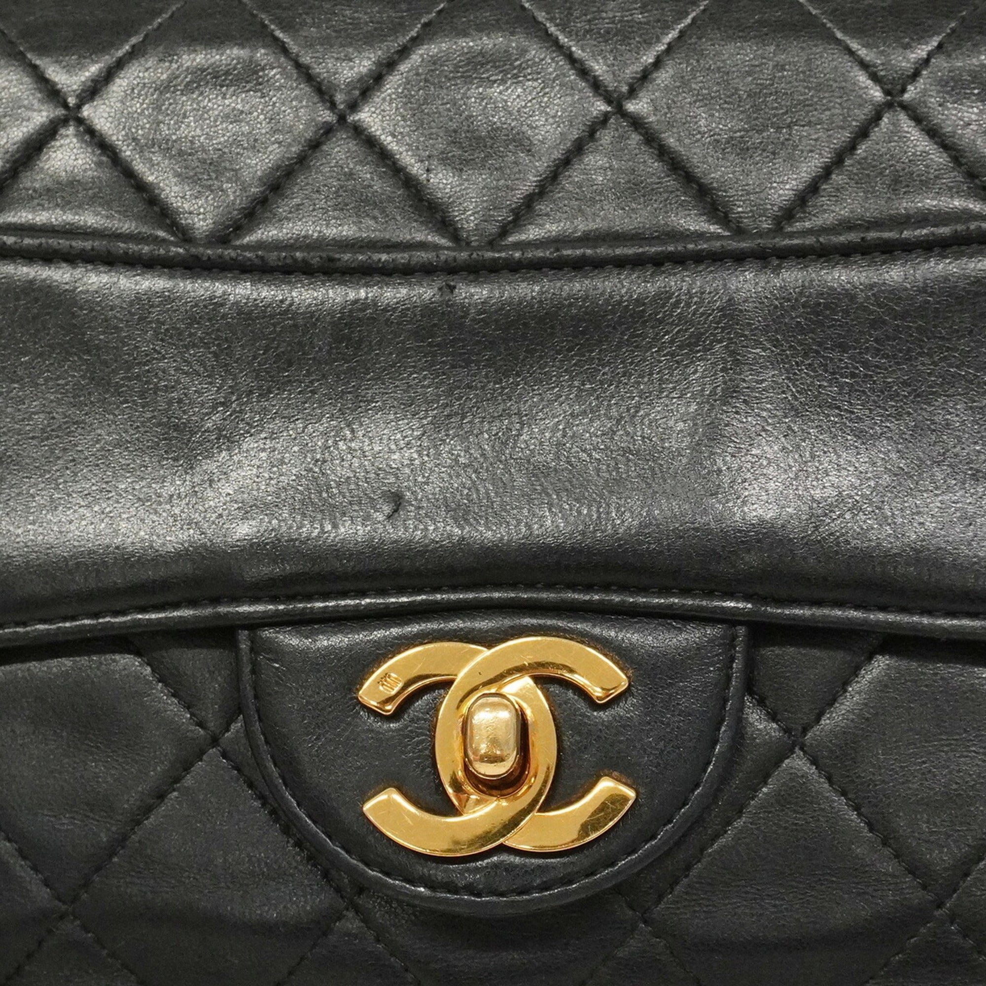 Chanel Black Leather Shoulder Bag (Pre-Owned)