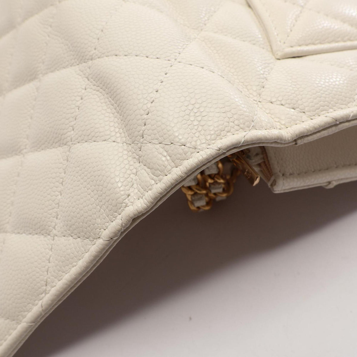 Chanel White Grained Calfskin Handbag Shoulder Bag (Pre-Owned)